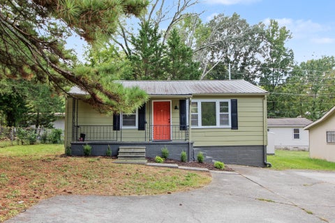 Photo of 303 Cave Street, Rossville, GA 30741 (MLS # 1543575)