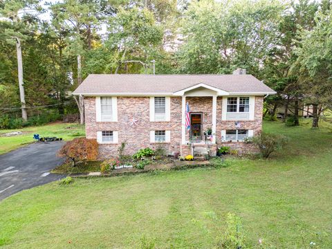Photo of 201 Laurelwood Circle, Rossville, GA 30741 (MLS # 1522134)