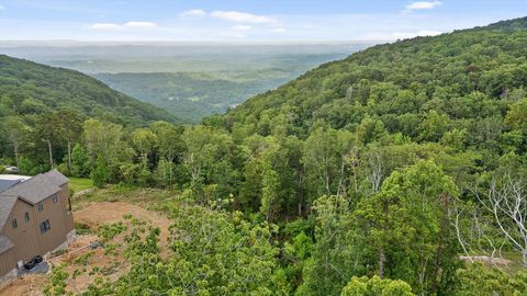 Photo of 7980 Mountain Laurel Trail, Signal Mountain, TN 37377 (MLS # 1518165)