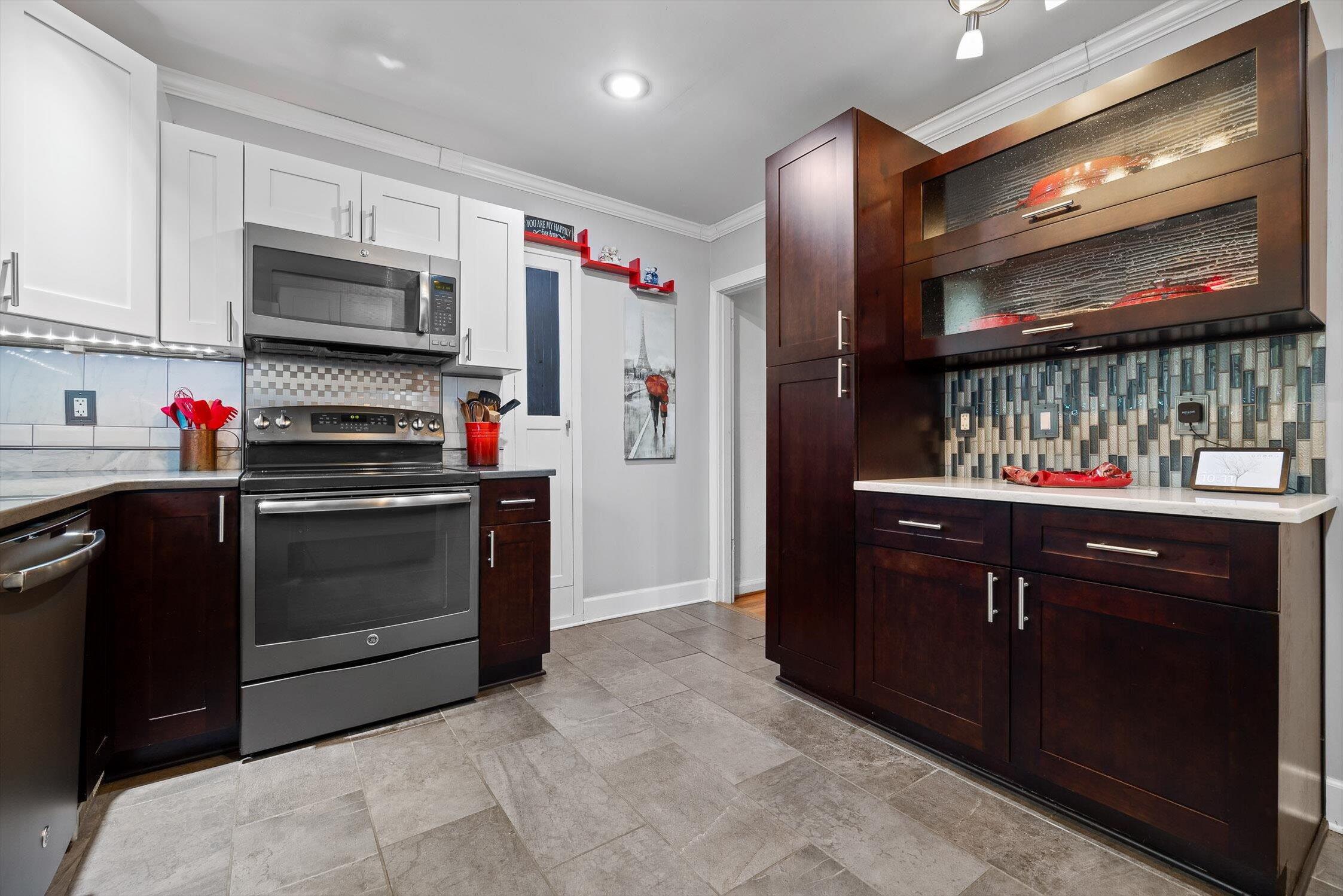 Chattanooga, Tennessee 37411, United States, 4 Bedrooms Bedrooms, ,2 BathroomsBathrooms,Residential,Pending,217696