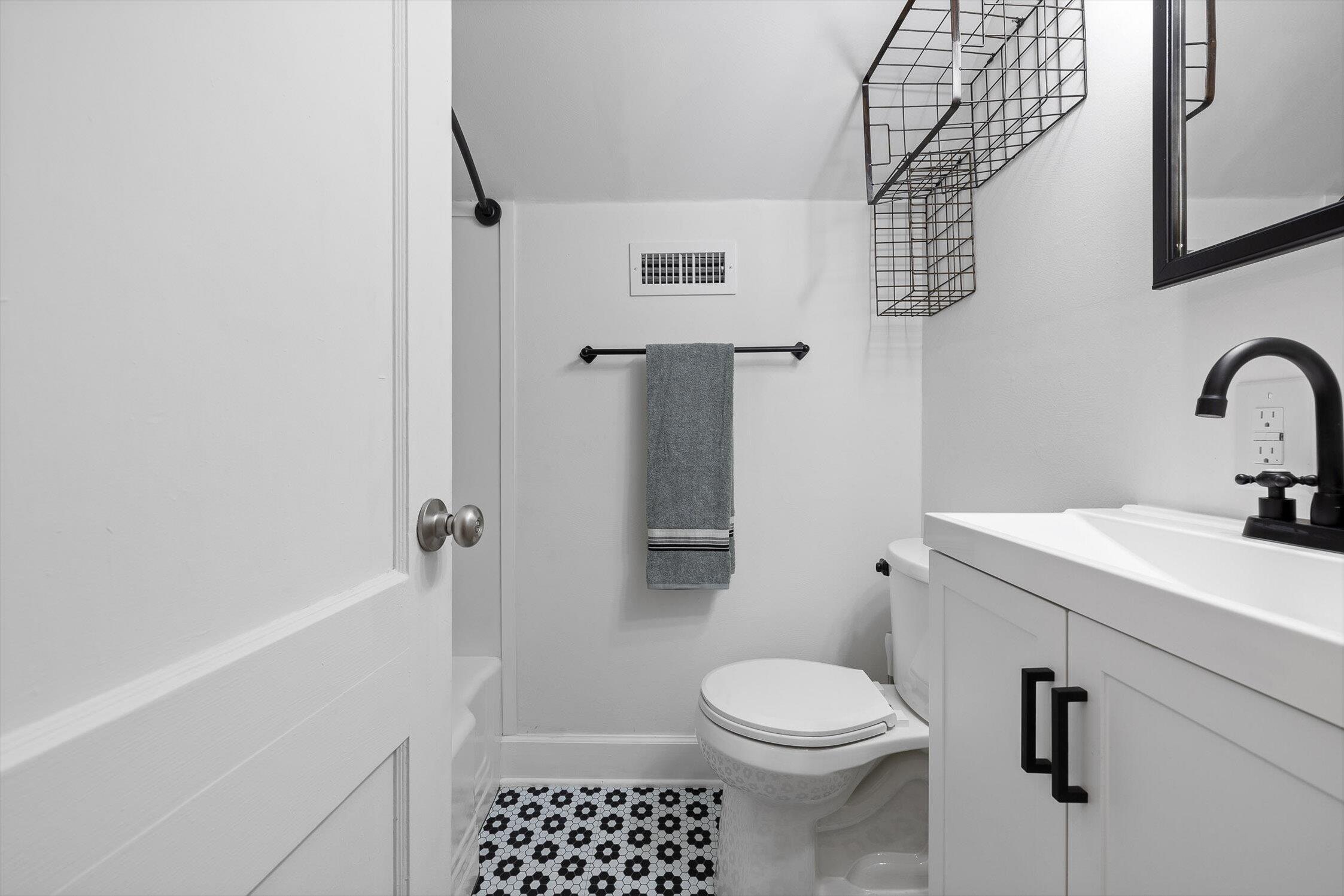 Chattanooga, Tennessee 37411, United States, 4 Bedrooms Bedrooms, ,2 BathroomsBathrooms,Residential,Pending,217696