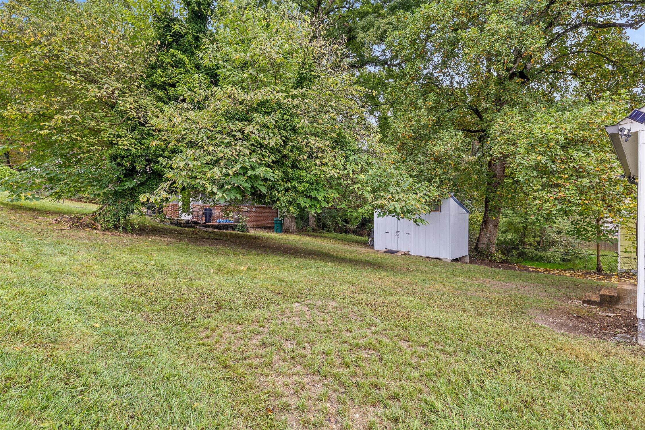 Chattanooga, Tennessee 37411, United States, 4 Bedrooms Bedrooms, ,2 BathroomsBathrooms,Residential,Pending,217696