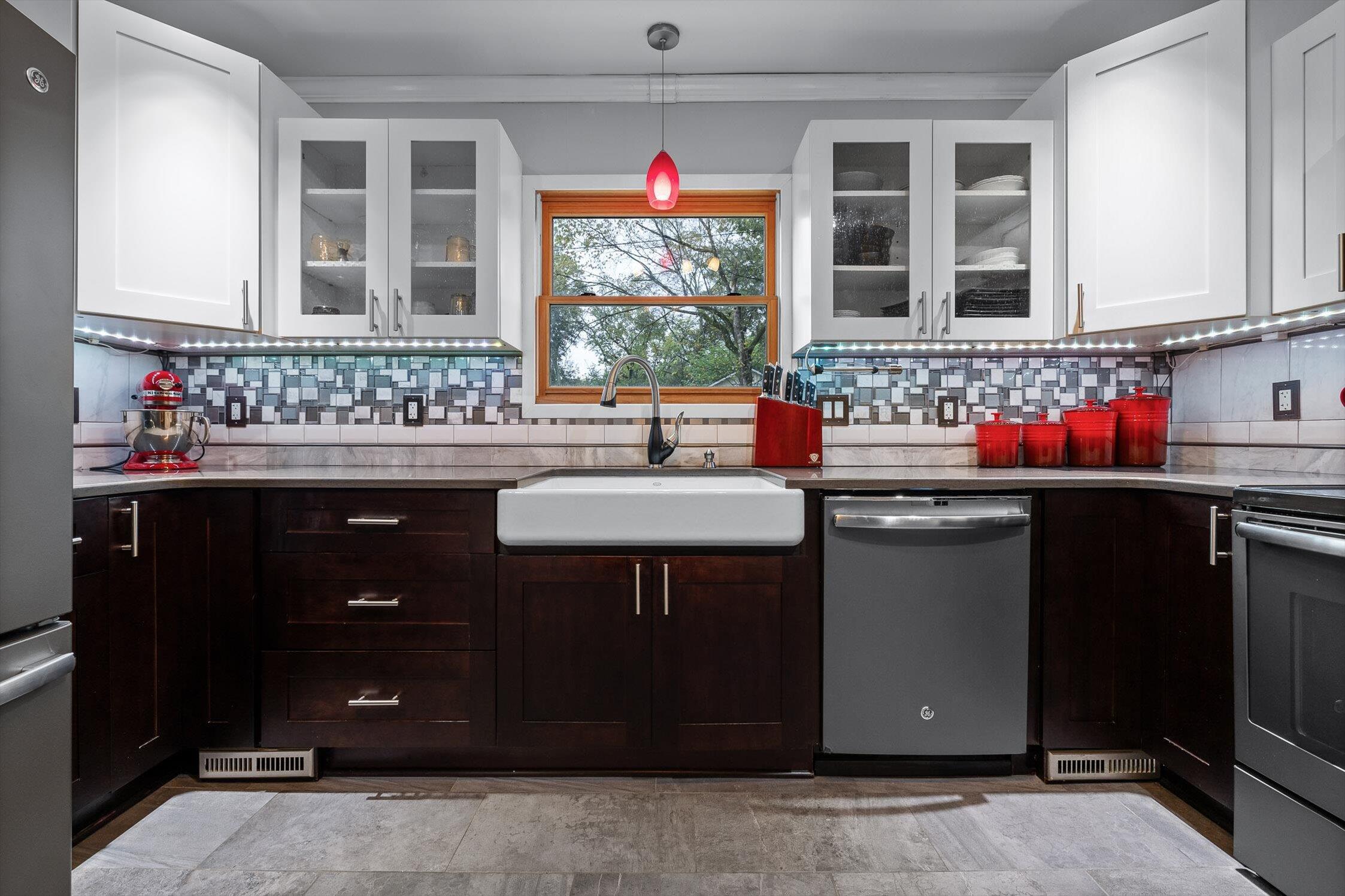 Chattanooga, Tennessee 37411, United States, 4 Bedrooms Bedrooms, ,2 BathroomsBathrooms,Residential,Pending,217696