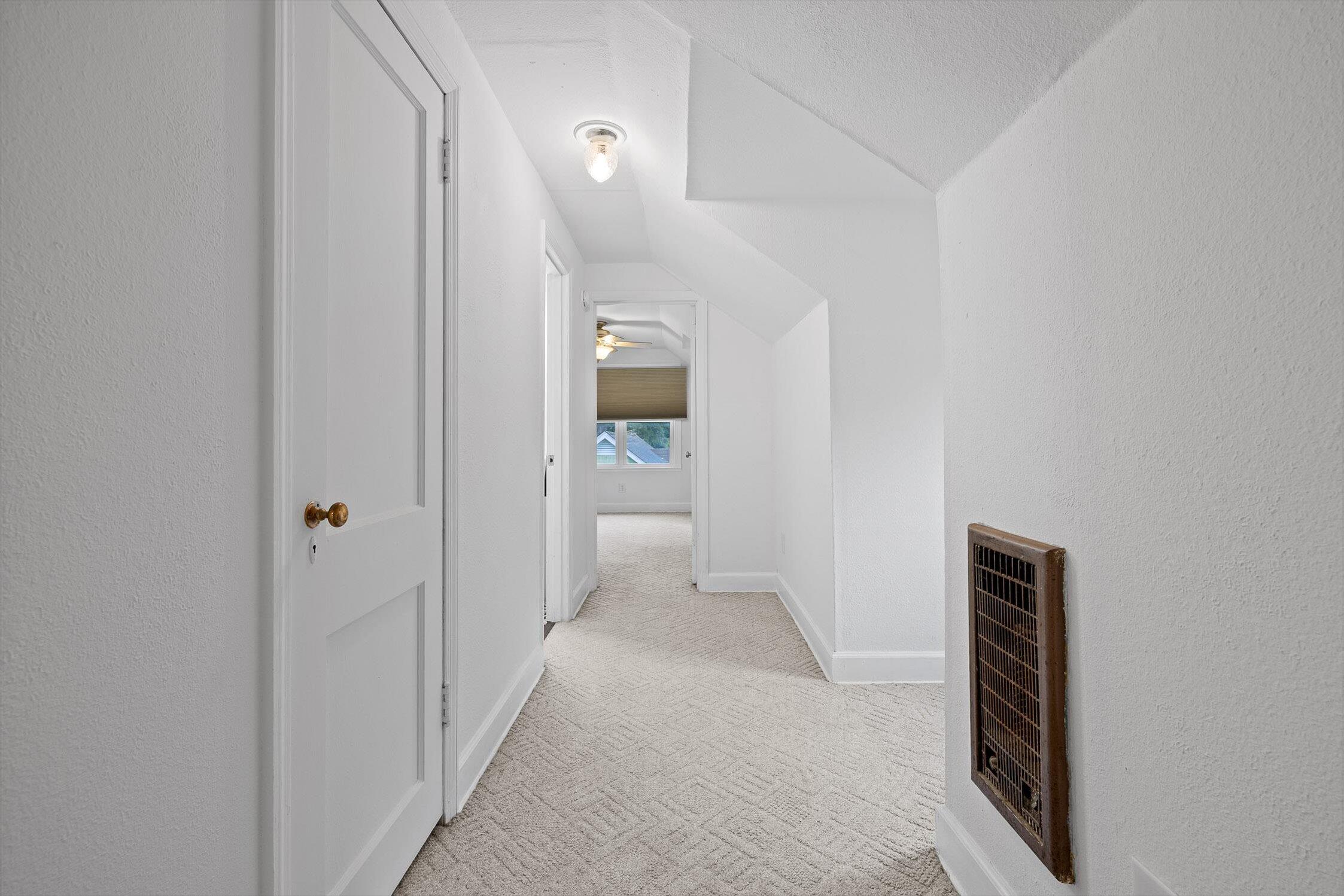 Chattanooga, Tennessee 37411, United States, 4 Bedrooms Bedrooms, ,2 BathroomsBathrooms,Residential,Pending,217696