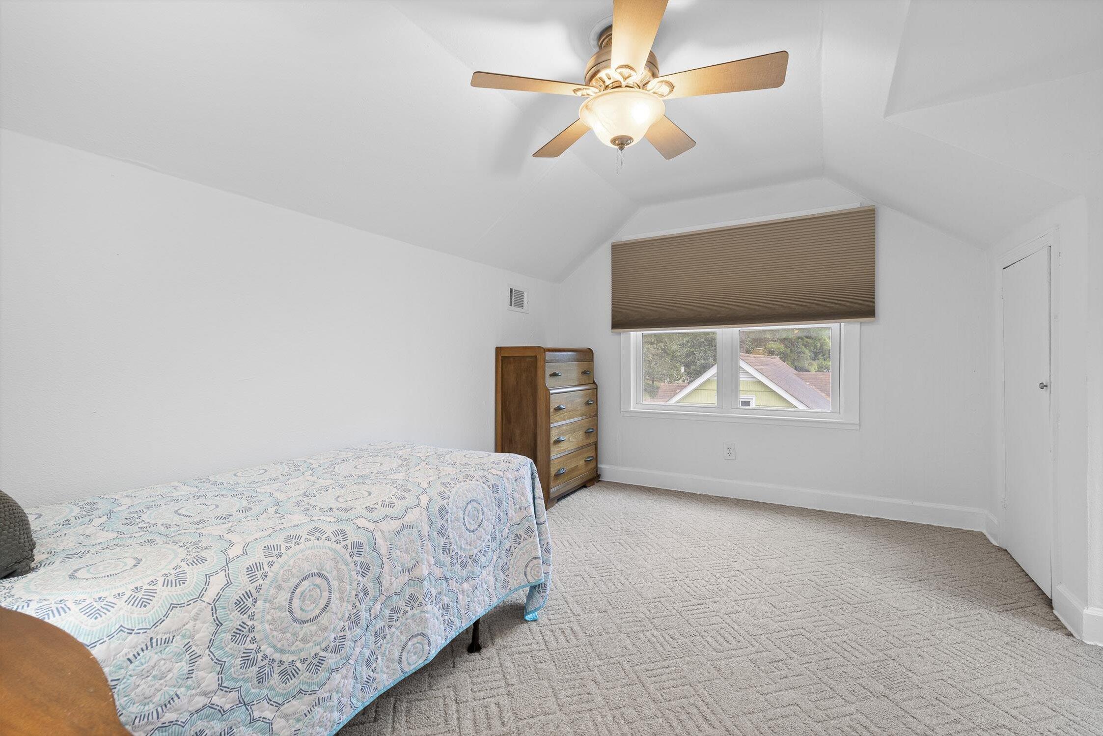 Chattanooga, Tennessee 37411, United States, 4 Bedrooms Bedrooms, ,2 BathroomsBathrooms,Residential,Pending,217696