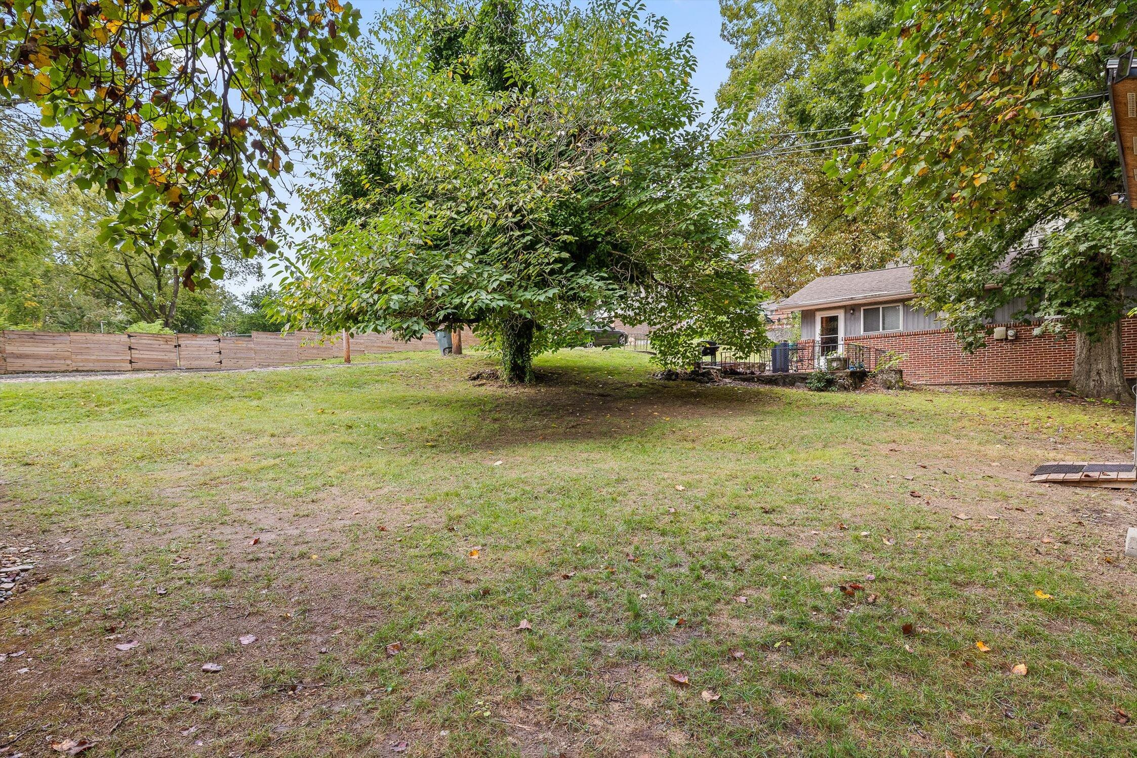 Chattanooga, Tennessee 37411, United States, 4 Bedrooms Bedrooms, ,2 BathroomsBathrooms,Residential,Pending,217696