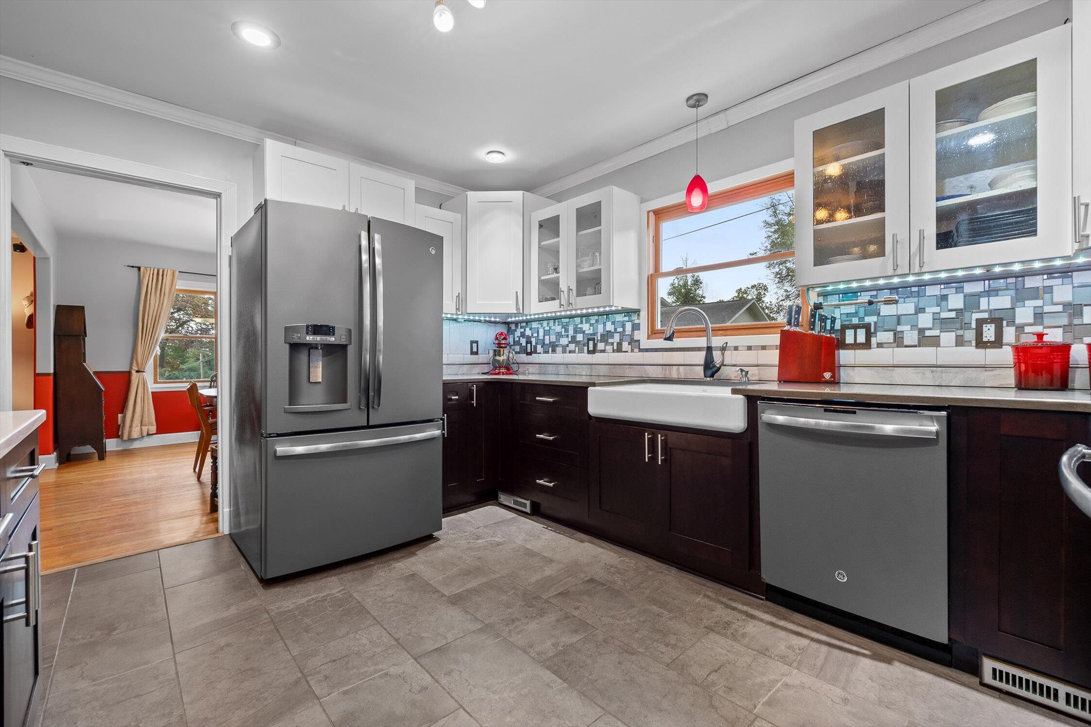 Chattanooga, Tennessee 37411, United States, 4 Bedrooms Bedrooms, ,2 BathroomsBathrooms,Residential,Pending,217696