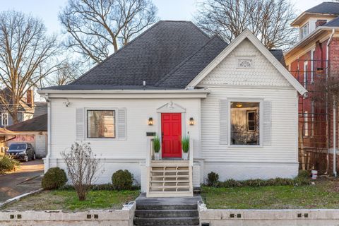 Photo of 1604 Chamberlain Avenue, Chattanooga, TN 37404 (MLS # 1528882)
