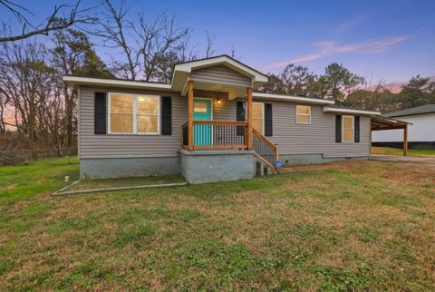 Photo of 711 W James Avenue, Rossville, GA 30741 (MLS # 1527024)