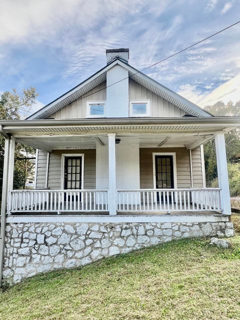 Photo of 2 S Crest Road, Chattanooga, TN 37404 (MLS # 1522956) Photo of 2 S Crest Road, Chattanooga, TN 37404 (MLS # 1522956)