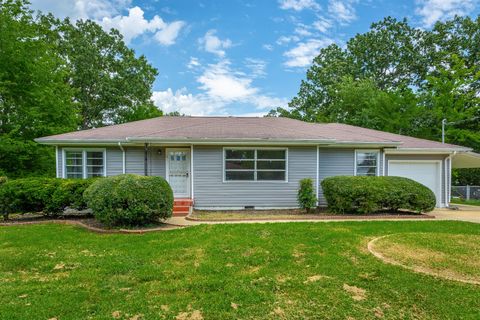 Photo of 3812 W Abercrombie Circle, Chattanooga, TN 37415 (MLS # 1534606)