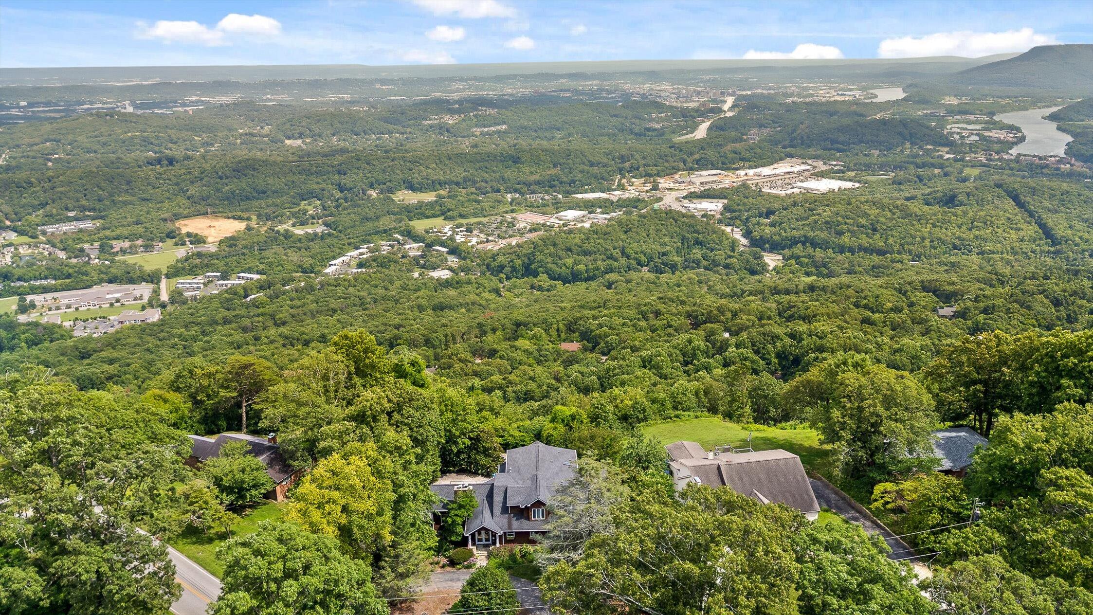 Signal Mountain, Tennessee 37377, United States, 6 Bedrooms Bedrooms, ,5 BathroomsBathrooms,Residential,Active,165755