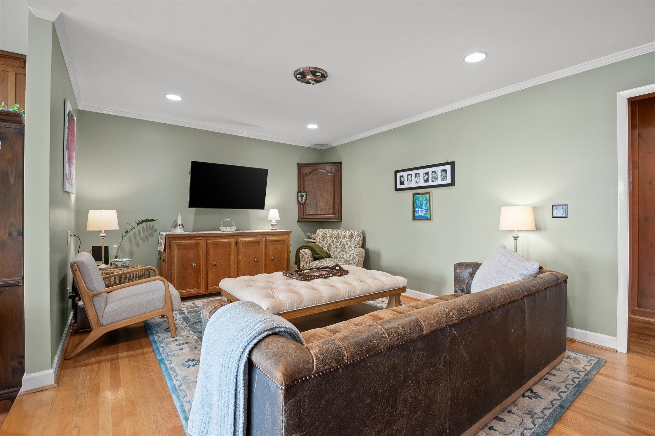 Signal Mountain, Tennessee 37377, United States, 6 Bedrooms Bedrooms, ,5 BathroomsBathrooms,Residential,Active,165755