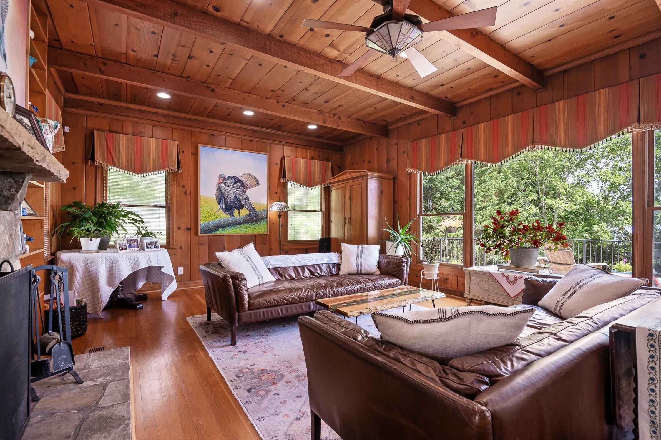 Signal Mountain, Tennessee 37377, United States, 6 Bedrooms Bedrooms, ,5 BathroomsBathrooms,Residential,Active,165755