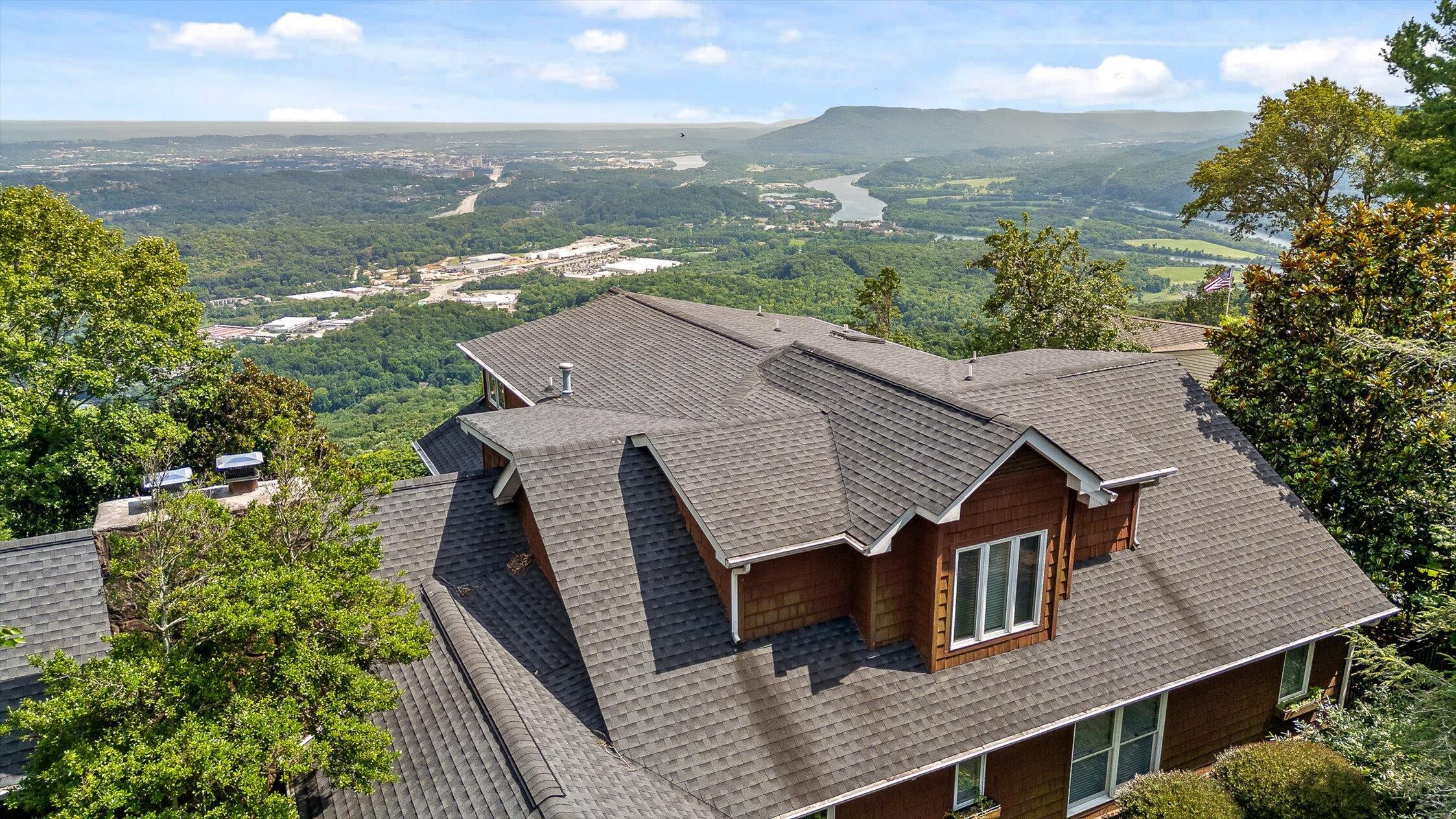 Signal Mountain, Tennessee 37377, United States, 6 Bedrooms Bedrooms, ,5 BathroomsBathrooms,Residential,Active,165755