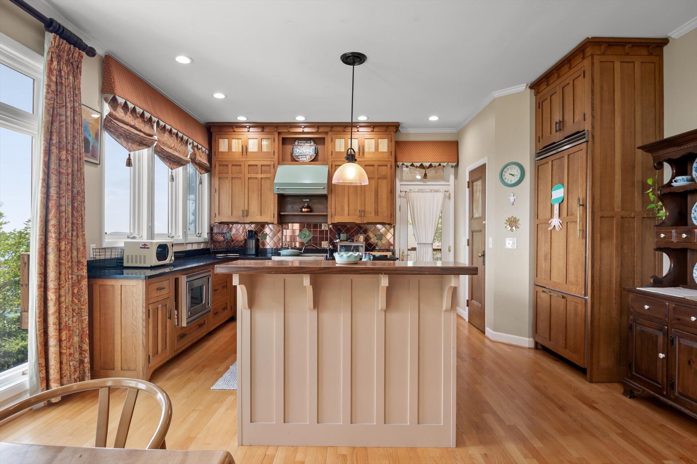 Signal Mountain, Tennessee 37377, United States, 6 Bedrooms Bedrooms, ,5 BathroomsBathrooms,Residential,Active,165755