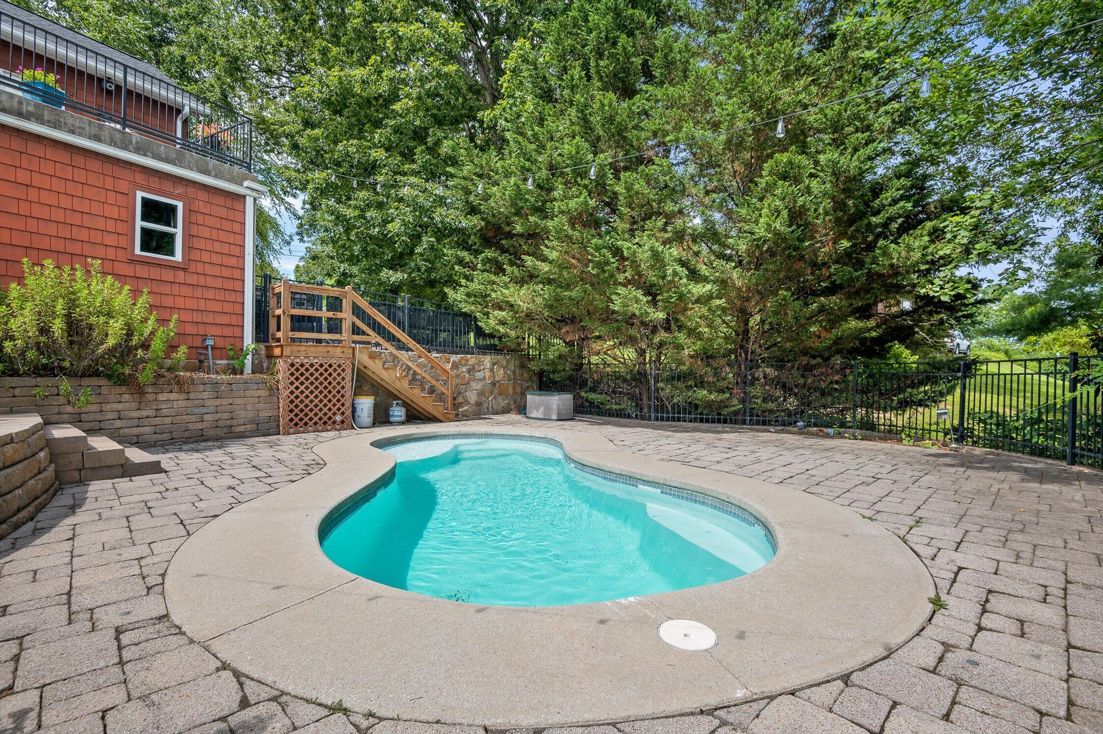 Signal Mountain, Tennessee 37377, United States, 6 Bedrooms Bedrooms, ,5 BathroomsBathrooms,Residential,Active,165755