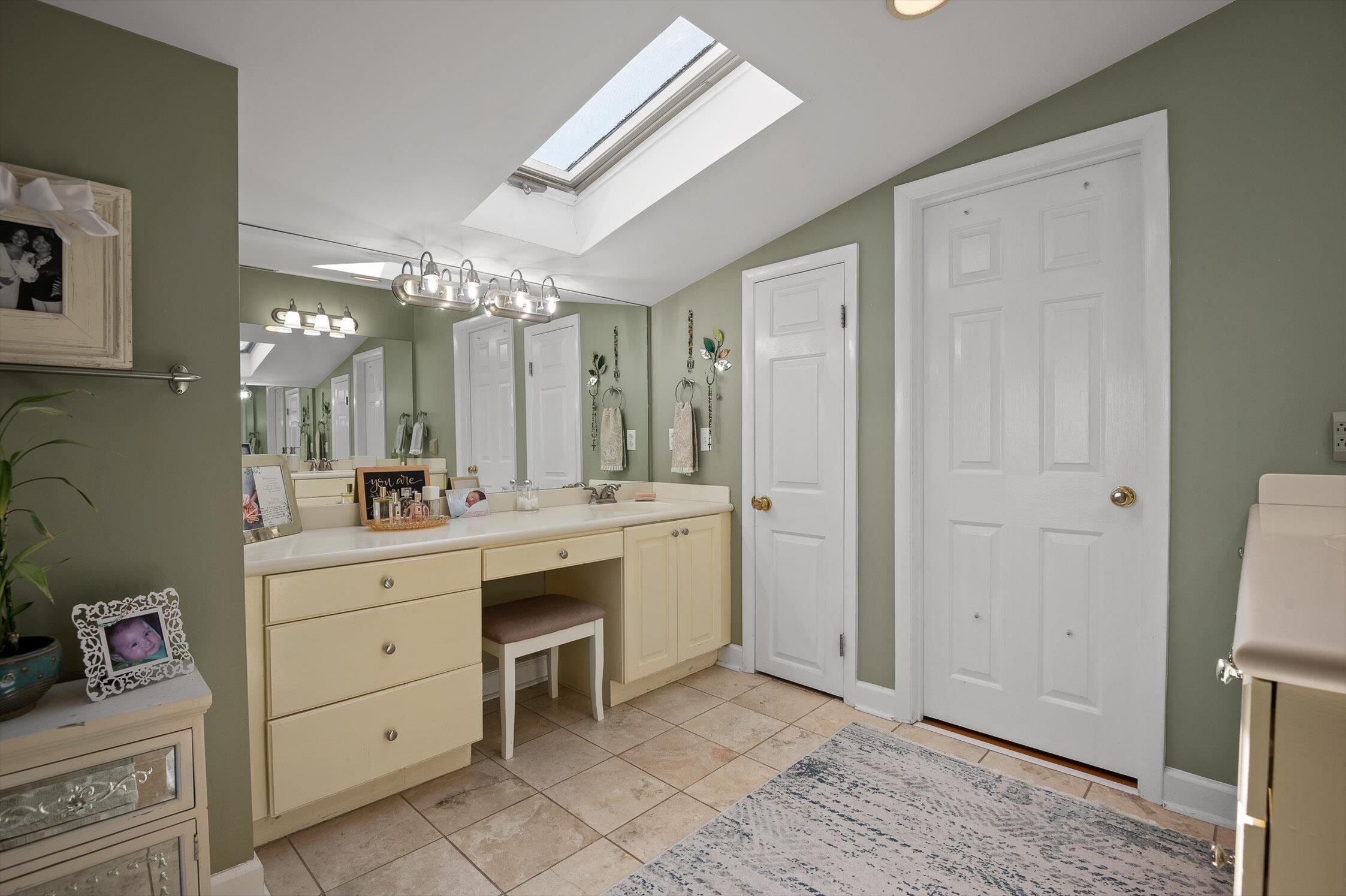 Signal Mountain, Tennessee 37377, United States, 6 Bedrooms Bedrooms, ,5 BathroomsBathrooms,Residential,Active,165755