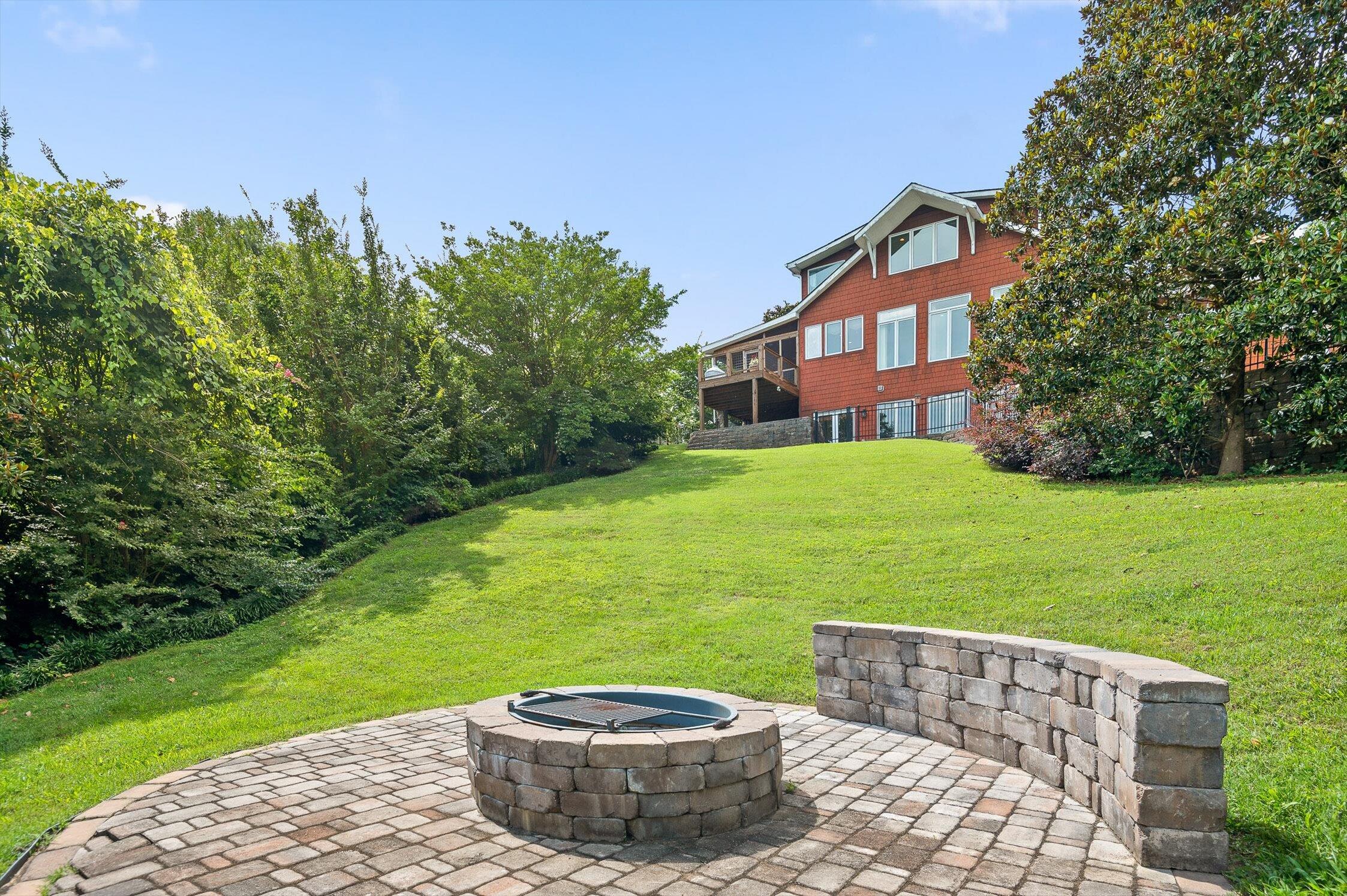 Signal Mountain, Tennessee 37377, United States, 6 Bedrooms Bedrooms, ,5 BathroomsBathrooms,Residential,Active,165755