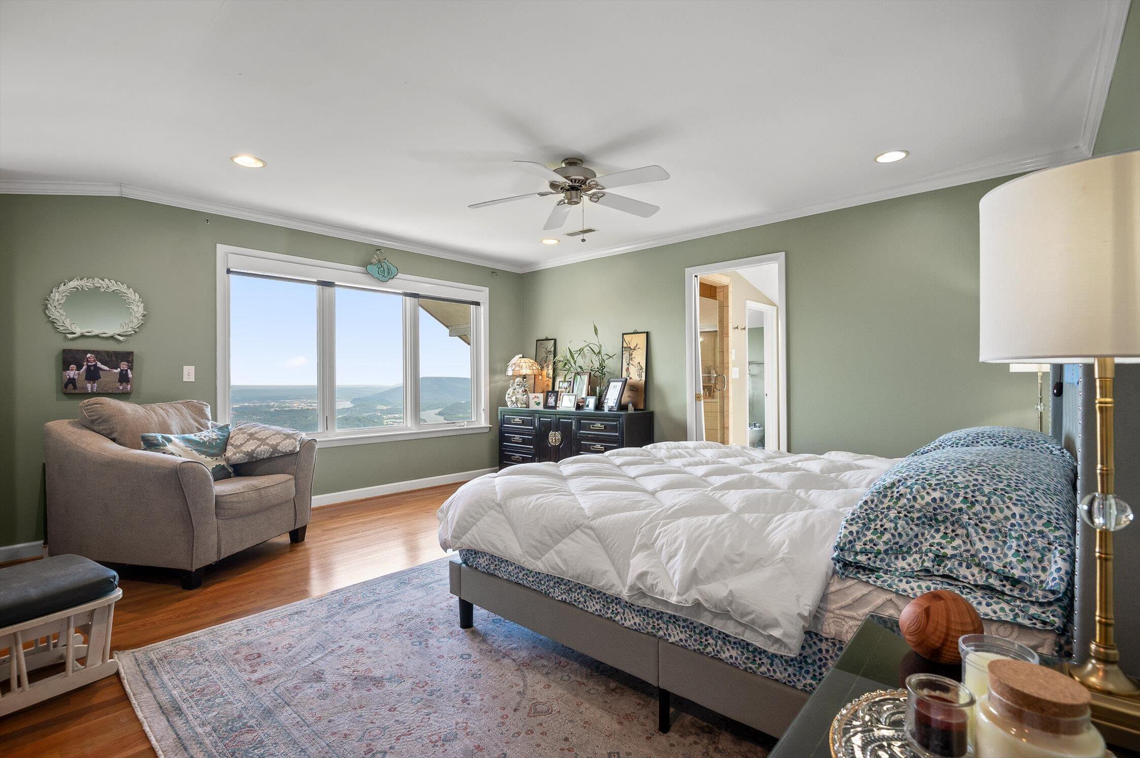 Signal Mountain, Tennessee 37377, United States, 6 Bedrooms Bedrooms, ,5 BathroomsBathrooms,Residential,Active,165755