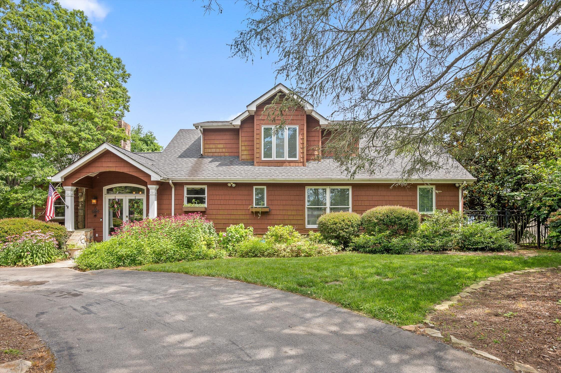 Signal Mountain, Tennessee 37377, United States, 6 Bedrooms Bedrooms, ,5 BathroomsBathrooms,Residential,Active,165755