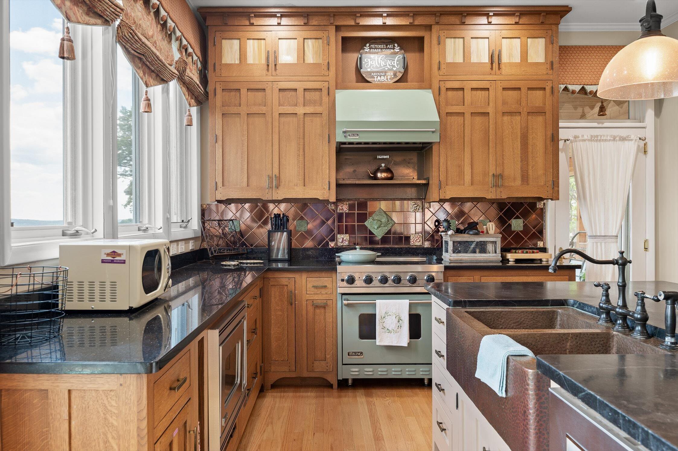 Signal Mountain, Tennessee 37377, United States, 6 Bedrooms Bedrooms, ,5 BathroomsBathrooms,Residential,Active,165755