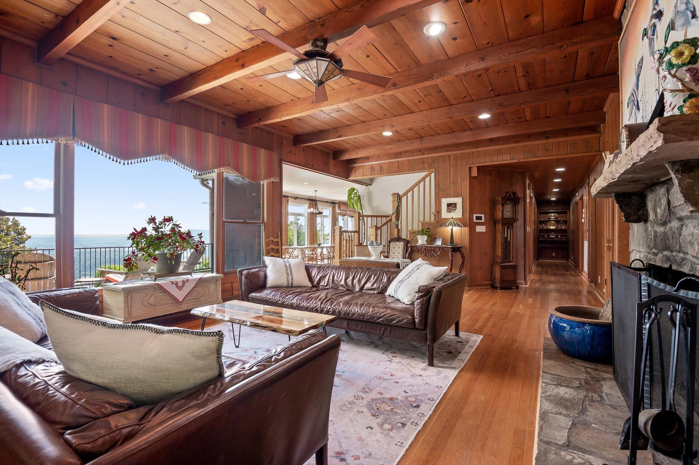 Signal Mountain, Tennessee 37377, United States, 6 Bedrooms Bedrooms, ,5 BathroomsBathrooms,Residential,Active,165755