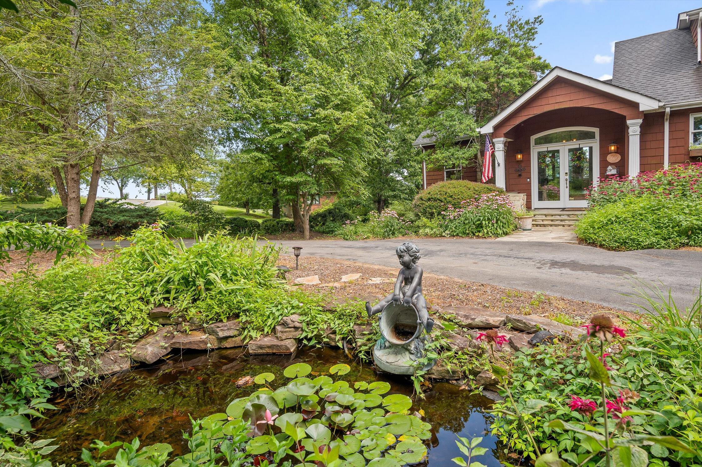 Signal Mountain, Tennessee 37377, United States, 6 Bedrooms Bedrooms, ,5 BathroomsBathrooms,Residential,Active,165755