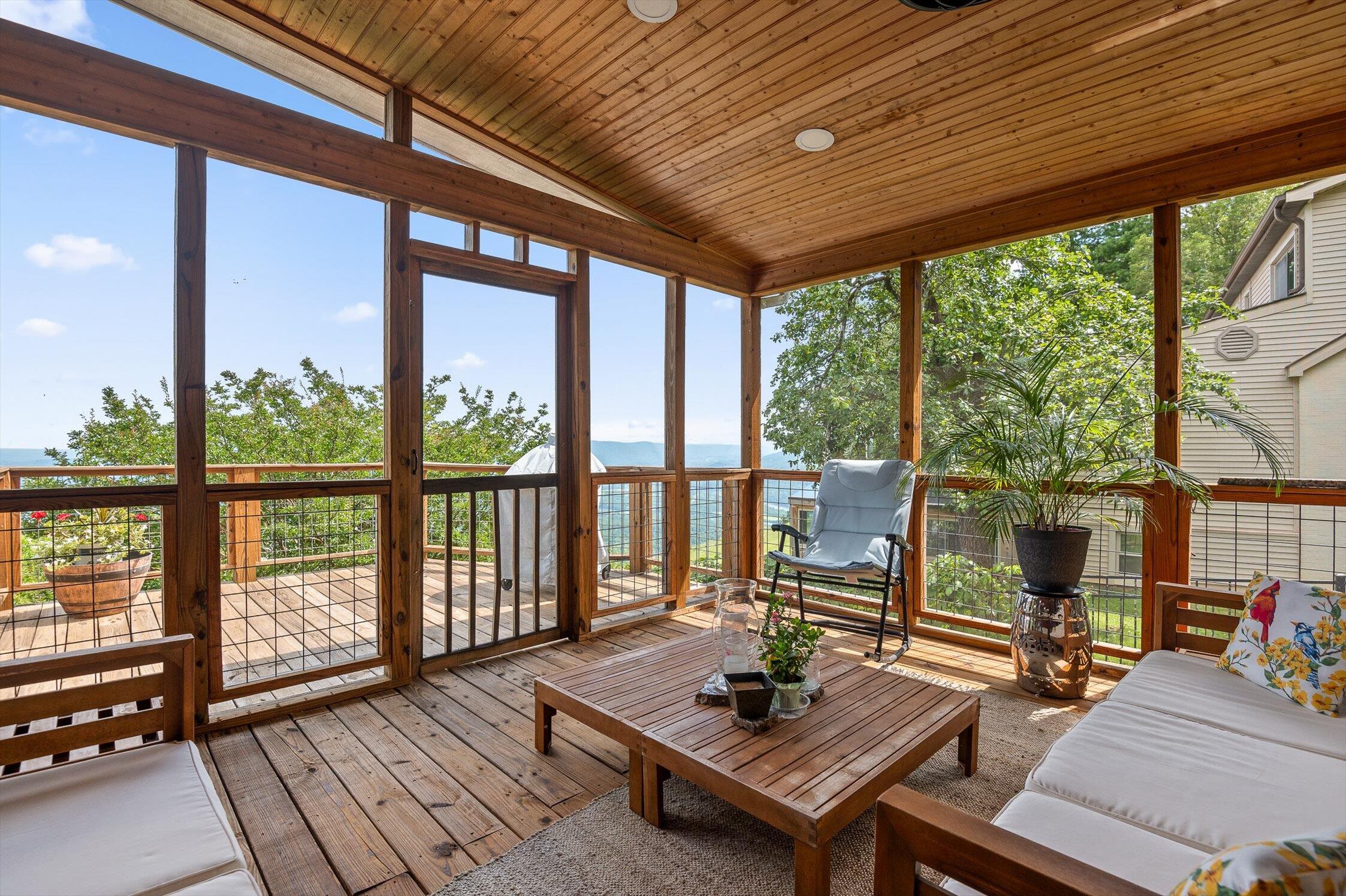 Signal Mountain, Tennessee 37377, United States, 6 Bedrooms Bedrooms, ,5 BathroomsBathrooms,Residential,Active,165755