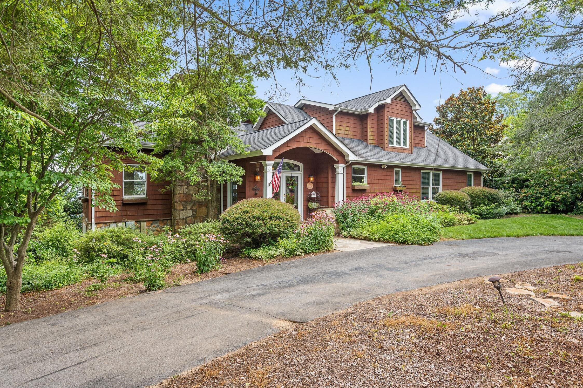 Signal Mountain, Tennessee 37377, United States, 6 Bedrooms Bedrooms, ,5 BathroomsBathrooms,Residential,Active,165755