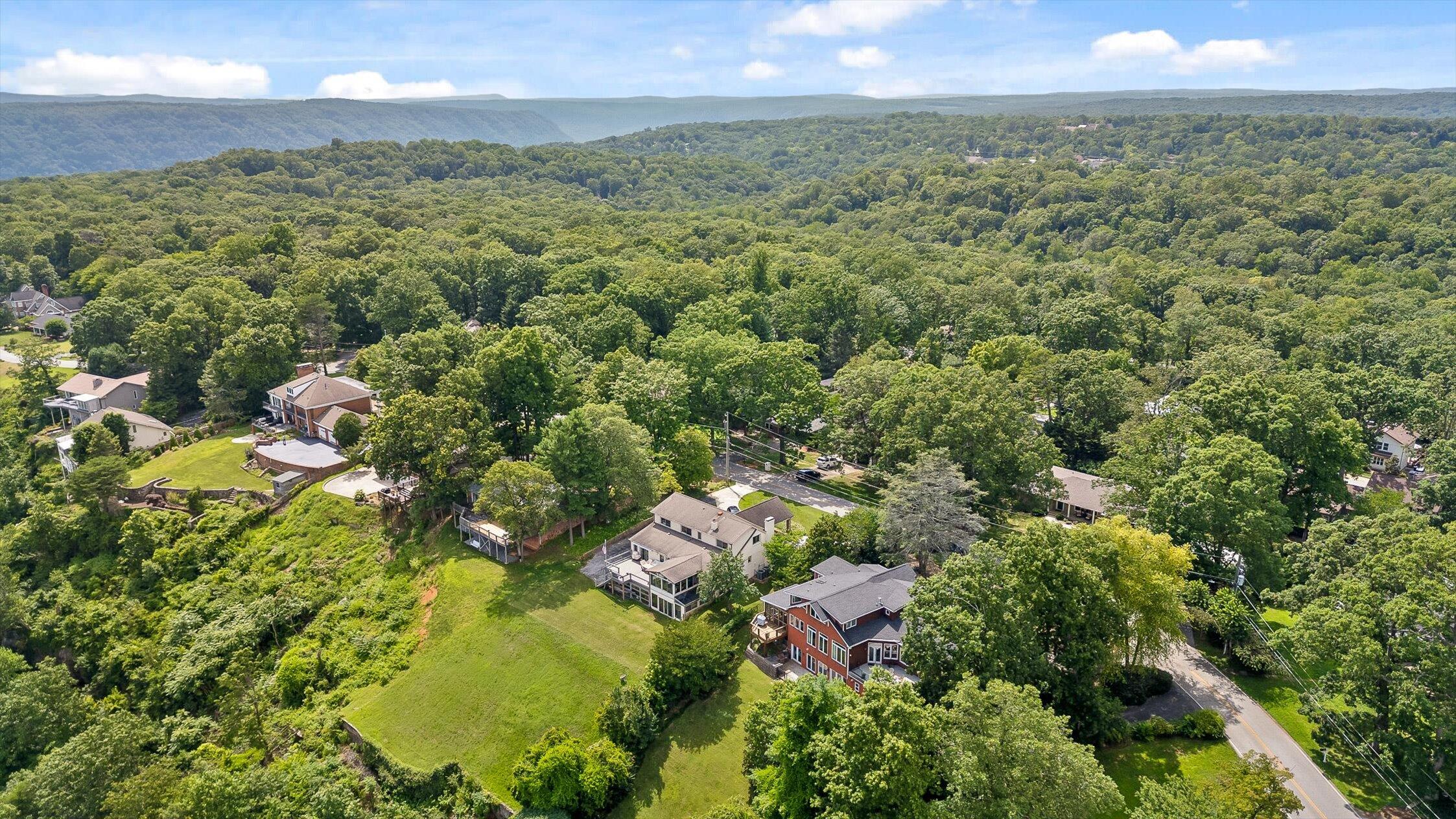 Signal Mountain, Tennessee 37377, United States, 6 Bedrooms Bedrooms, ,5 BathroomsBathrooms,Residential,Active,165755