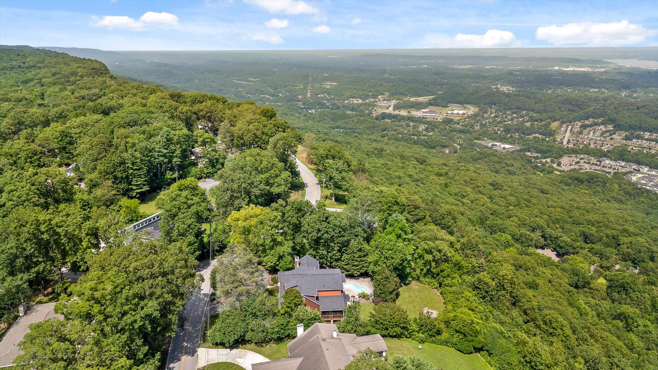 Signal Mountain, Tennessee 37377, United States, 6 Bedrooms Bedrooms, ,5 BathroomsBathrooms,Residential,Active,165755