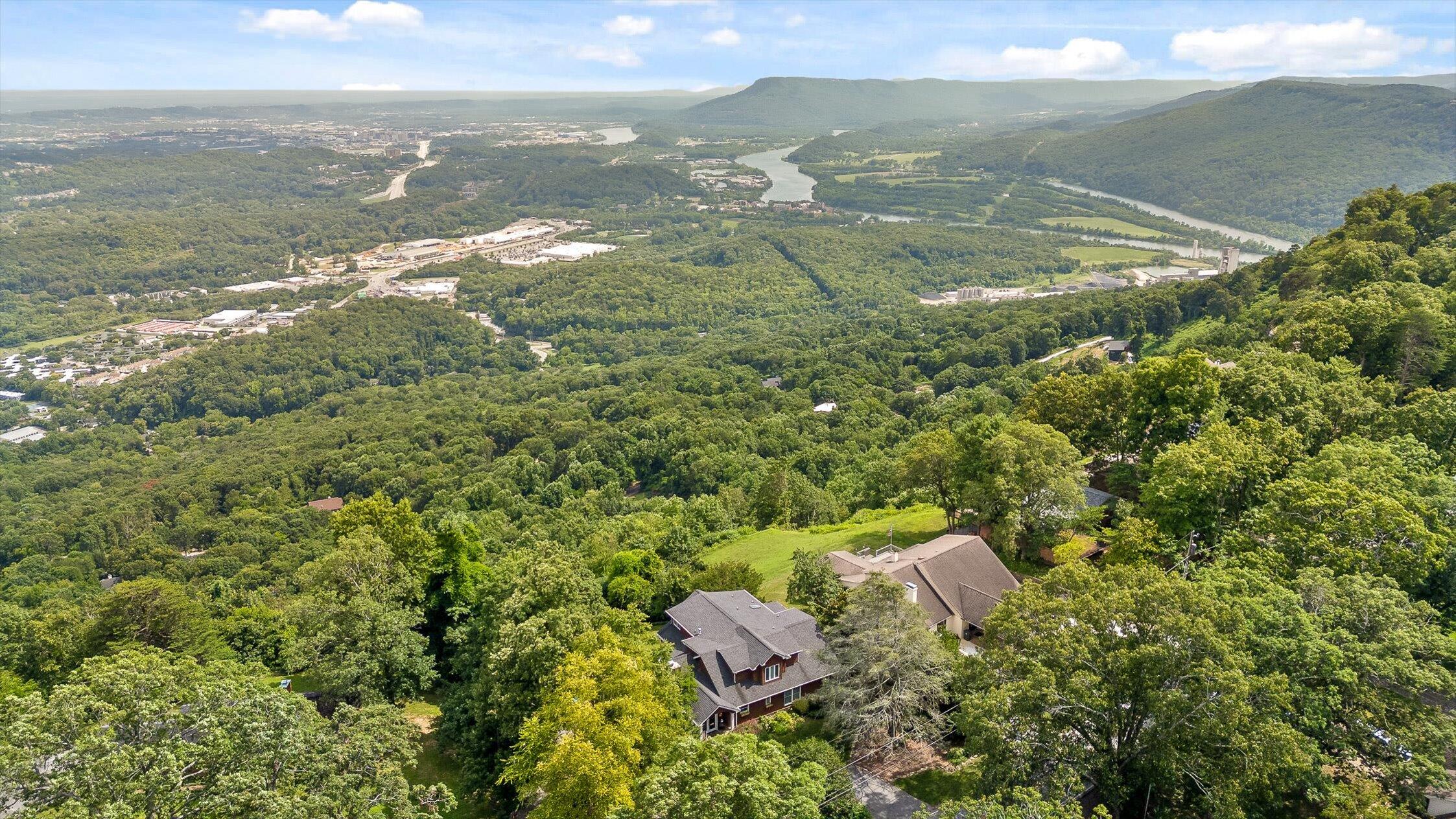 Signal Mountain, Tennessee 37377, United States, 6 Bedrooms Bedrooms, ,5 BathroomsBathrooms,Residential,Active,165755