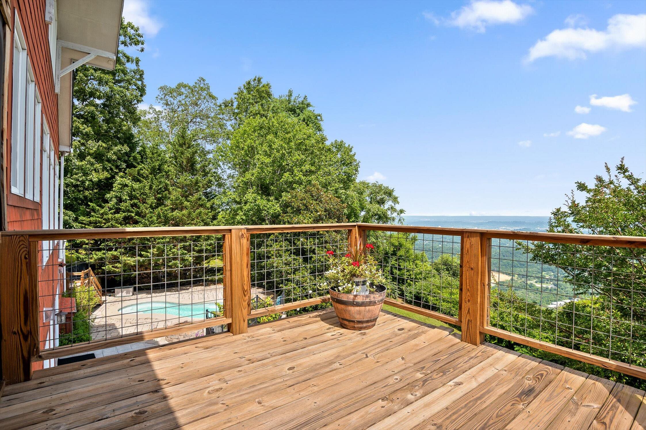 Signal Mountain, Tennessee 37377, United States, 6 Bedrooms Bedrooms, ,5 BathroomsBathrooms,Residential,Active,165755