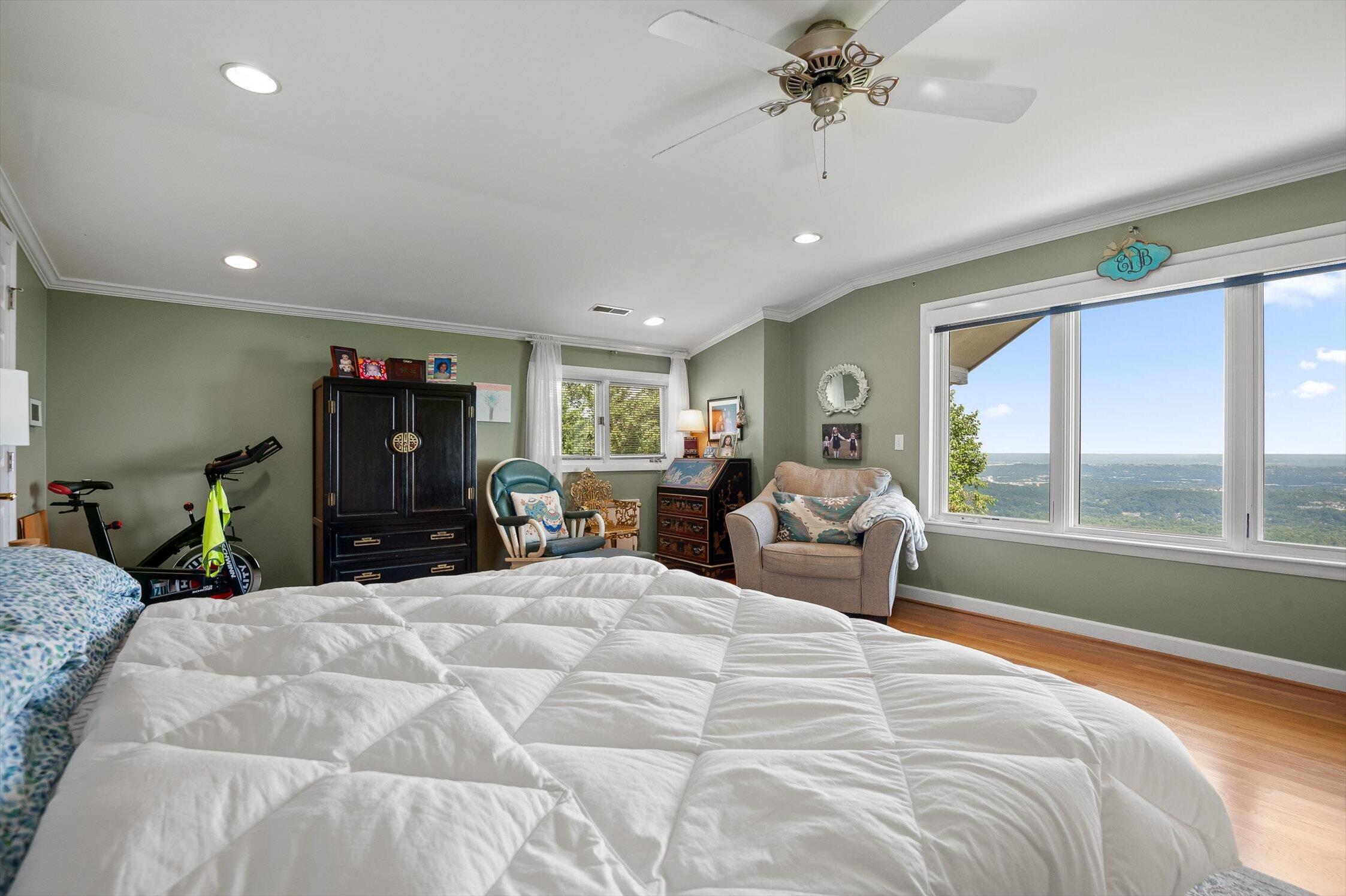 Signal Mountain, Tennessee 37377, United States, 6 Bedrooms Bedrooms, ,5 BathroomsBathrooms,Residential,Active,165755