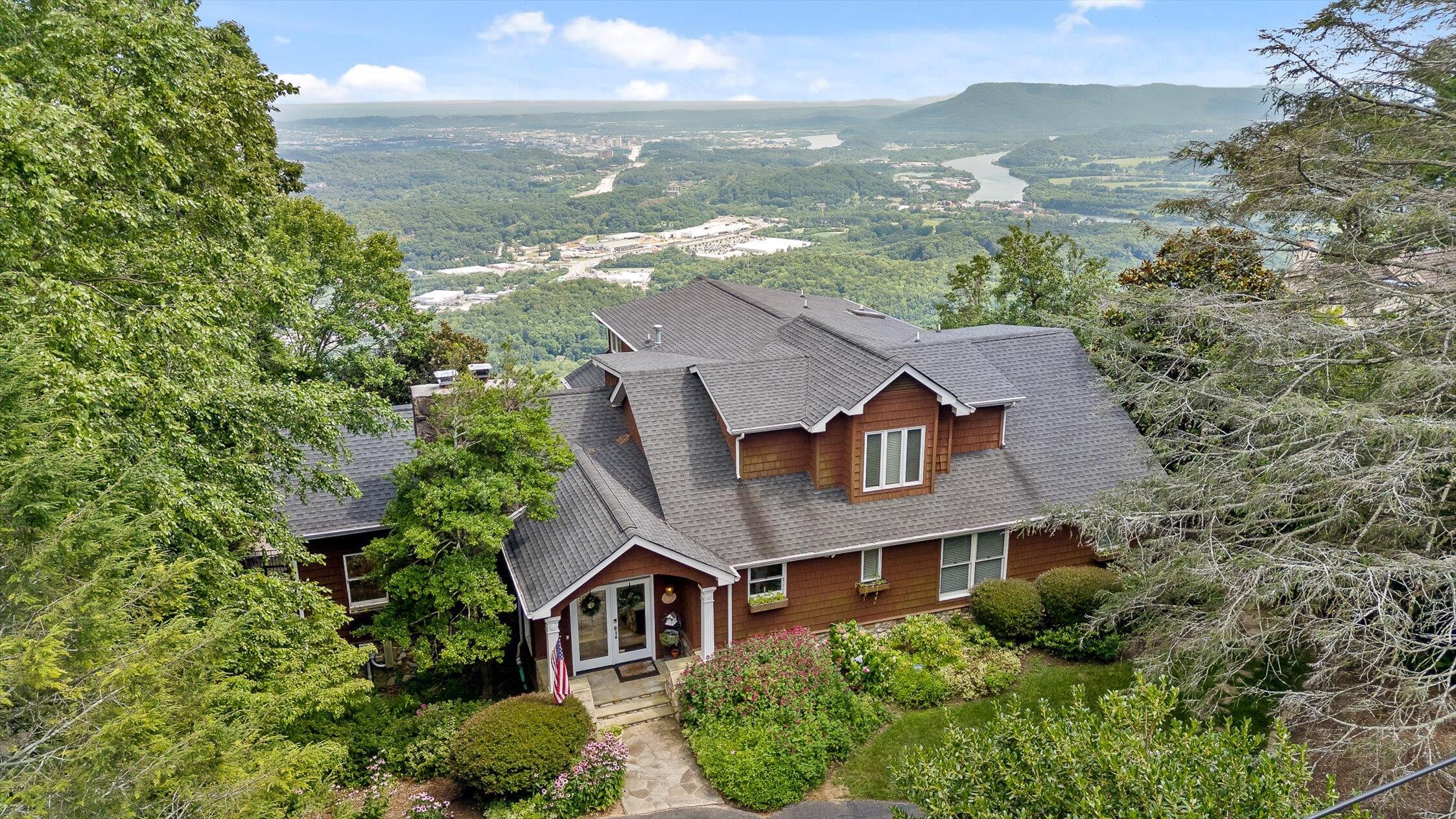Signal Mountain, Tennessee 37377, United States, 6 Bedrooms Bedrooms, ,5 BathroomsBathrooms,Residential,Active,165755