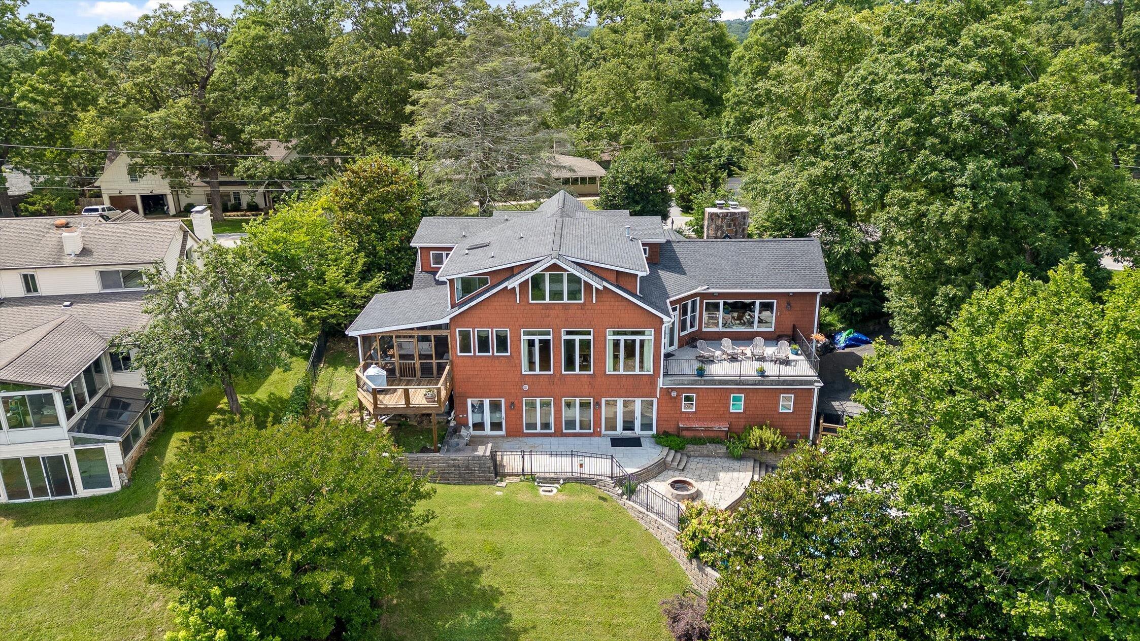 Signal Mountain, Tennessee 37377, United States, 6 Bedrooms Bedrooms, ,5 BathroomsBathrooms,Residential,Active,165755