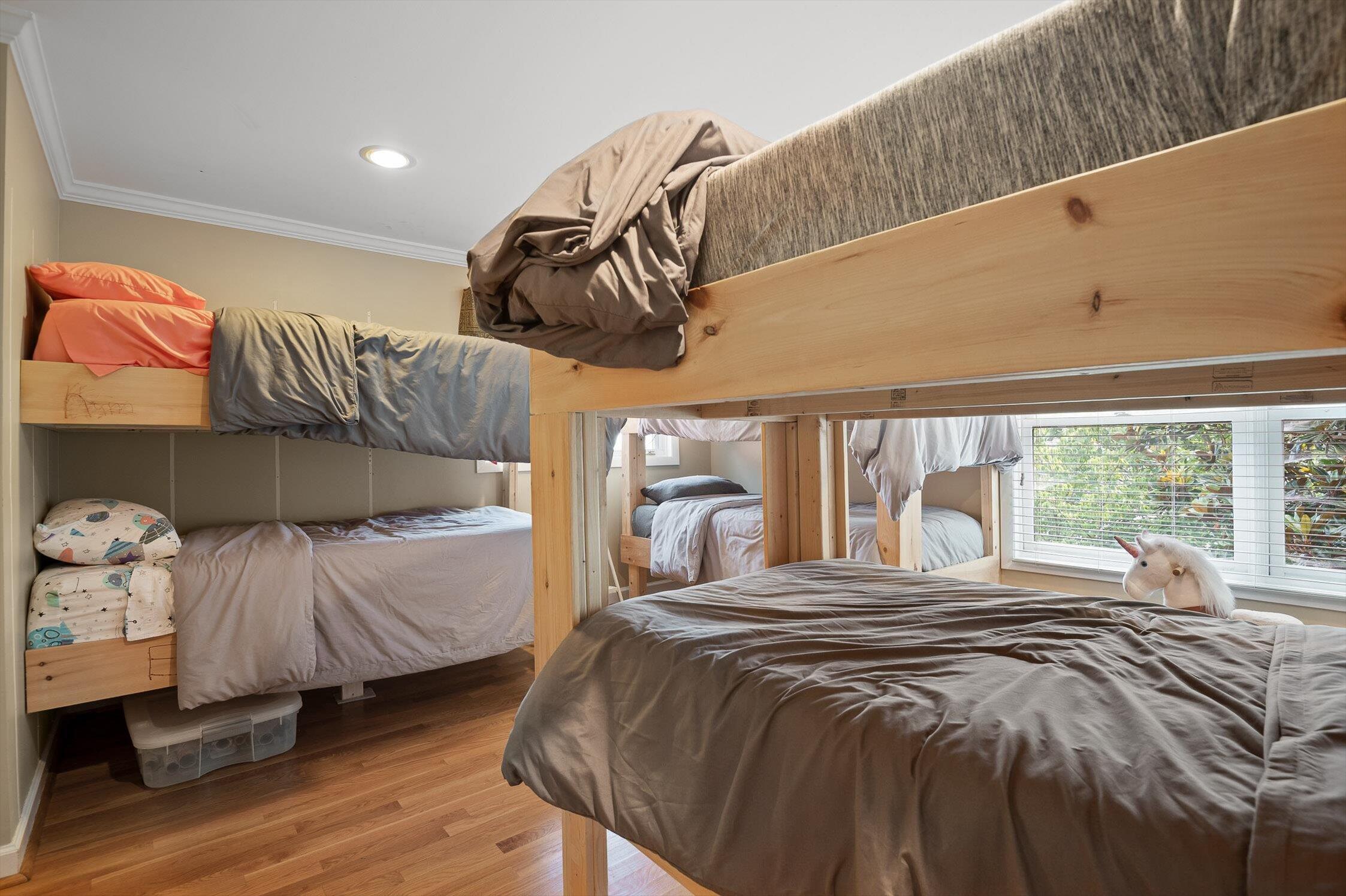 Signal Mountain, Tennessee 37377, United States, 6 Bedrooms Bedrooms, ,5 BathroomsBathrooms,Residential,Active,165755