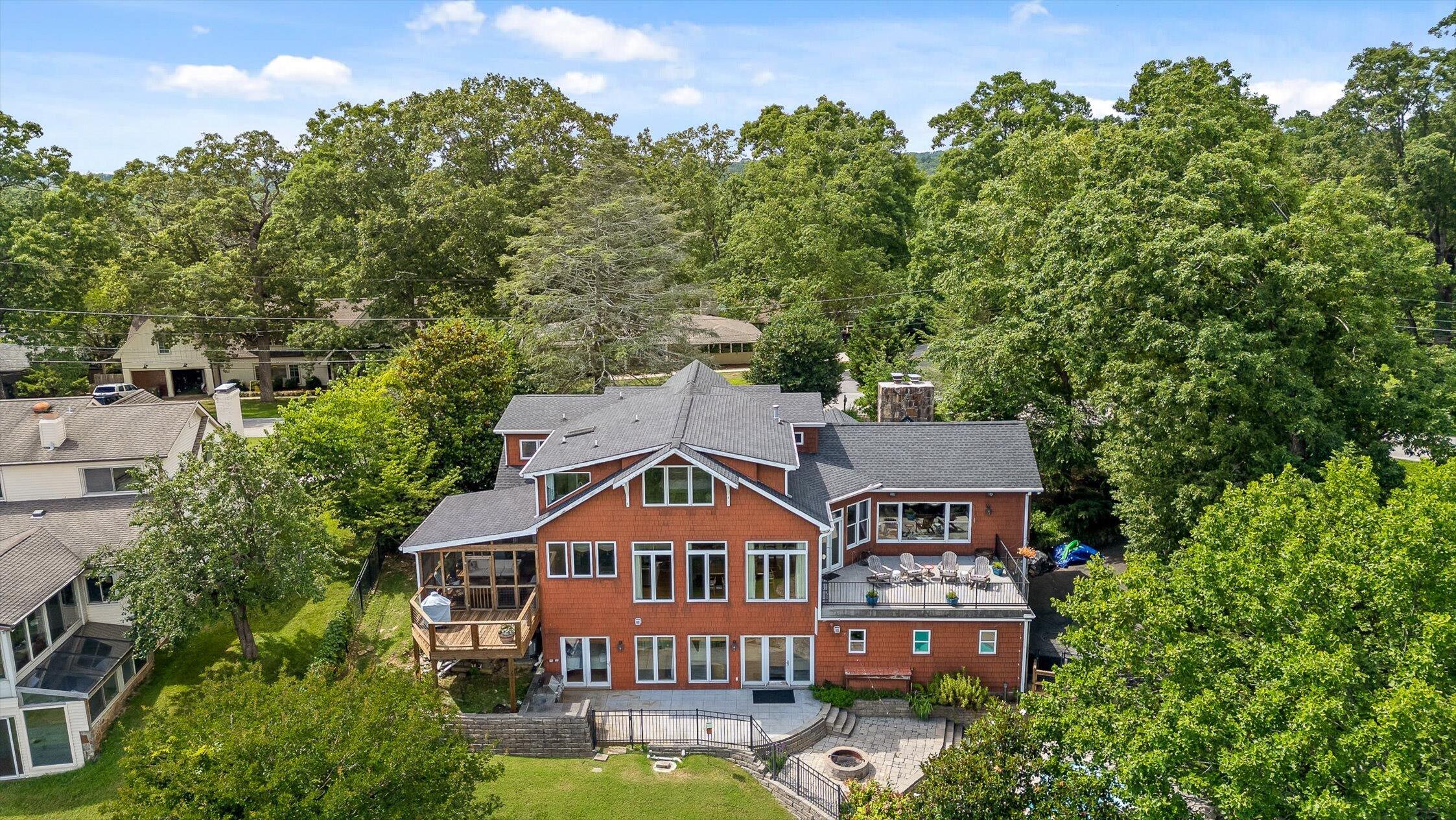 Signal Mountain, Tennessee 37377, United States, 6 Bedrooms Bedrooms, ,5 BathroomsBathrooms,Residential,Active,165755