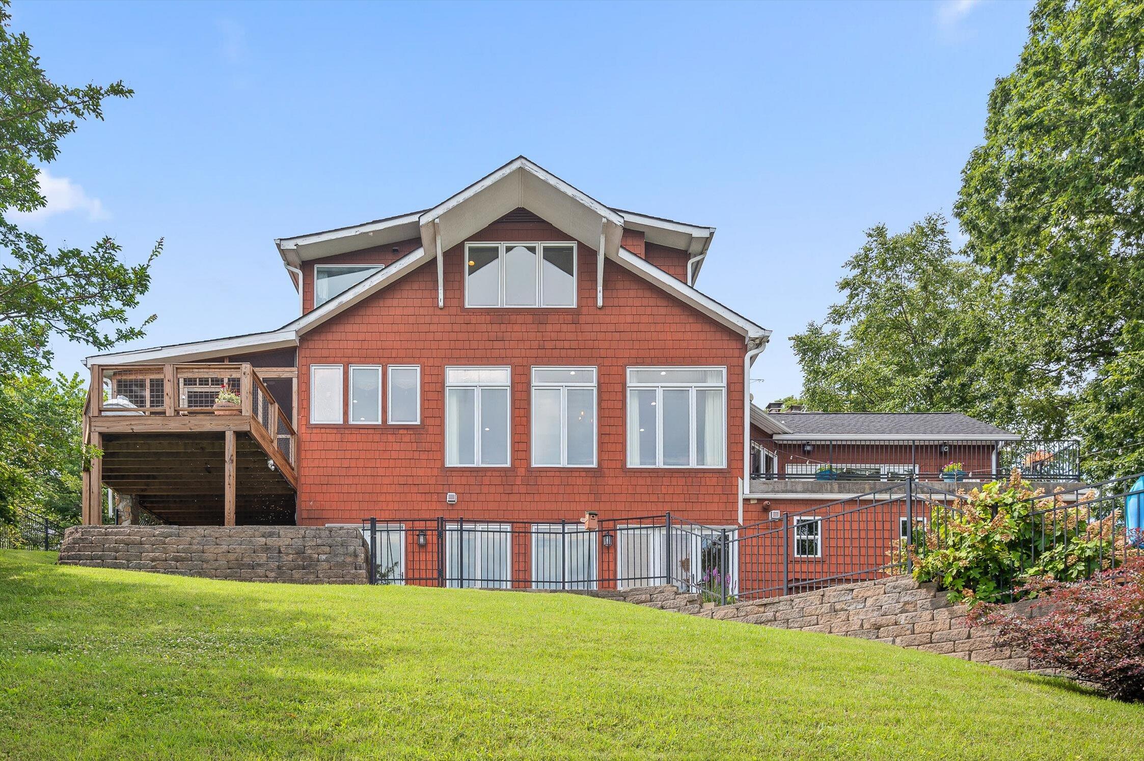 Signal Mountain, Tennessee 37377, United States, 6 Bedrooms Bedrooms, ,5 BathroomsBathrooms,Residential,Active,165755