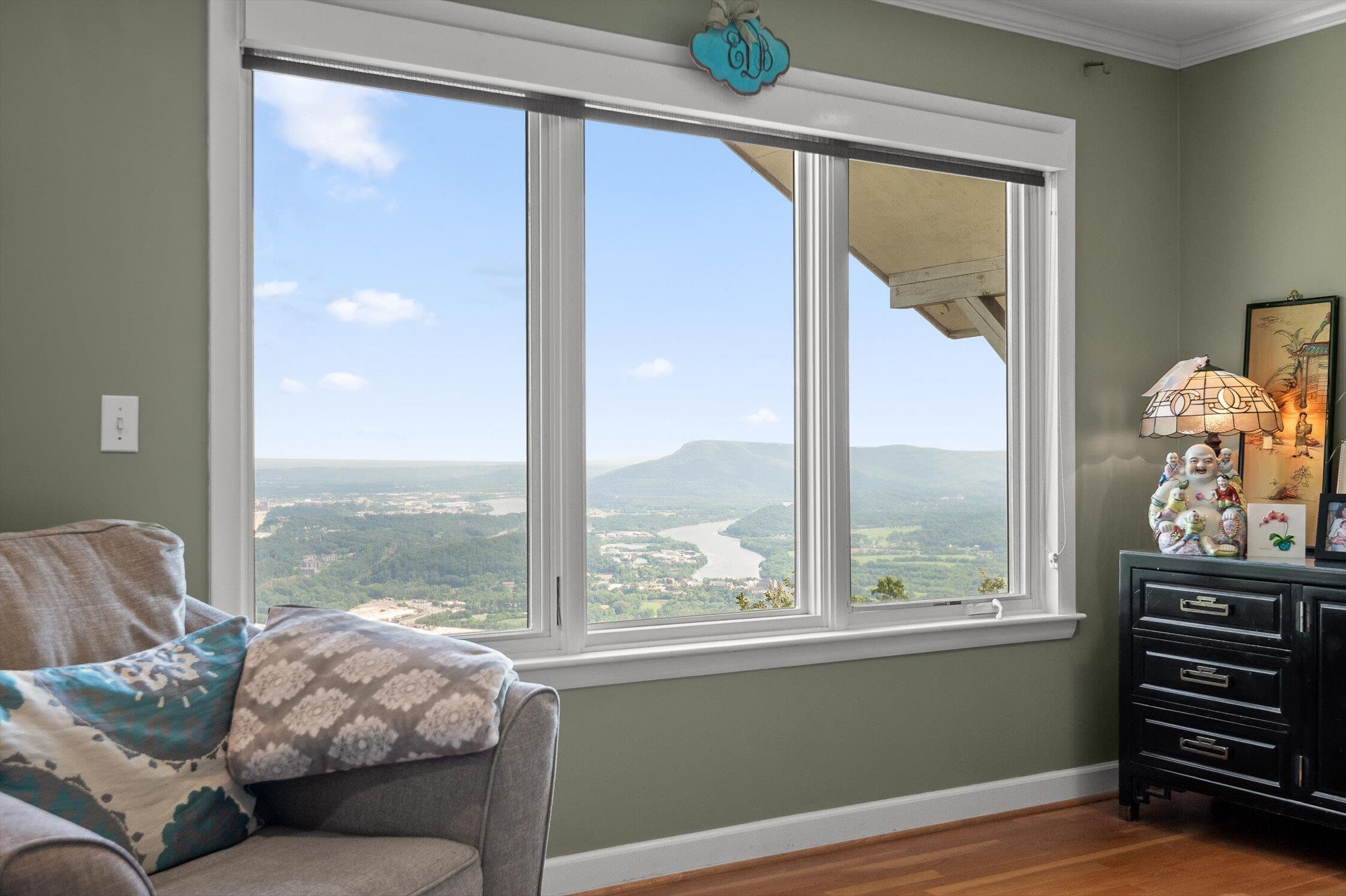 Signal Mountain, Tennessee 37377, United States, 6 Bedrooms Bedrooms, ,5 BathroomsBathrooms,Residential,Active,165755