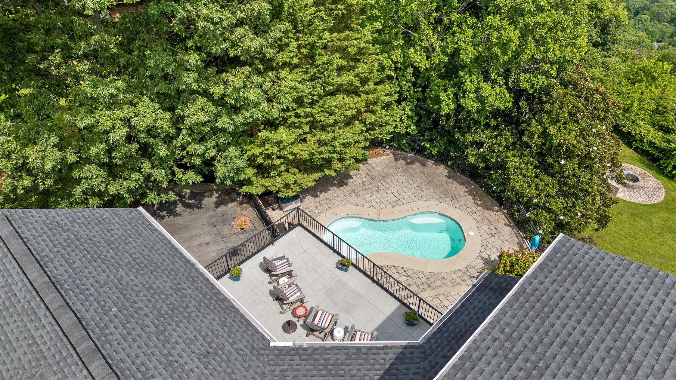 Signal Mountain, Tennessee 37377, United States, 6 Bedrooms Bedrooms, ,5 BathroomsBathrooms,Residential,Active,165755