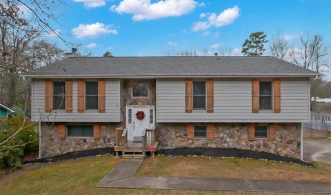 Photo of 2415 Woodthrush Drive, Chattanooga, TN 37421 (MLS # 1525674)