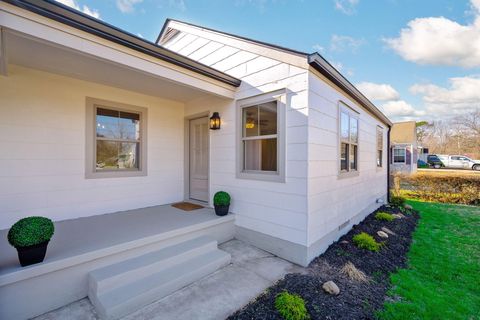 Homes For Sale - 104 Ellis Drive<br/> Rossville, GA 30741