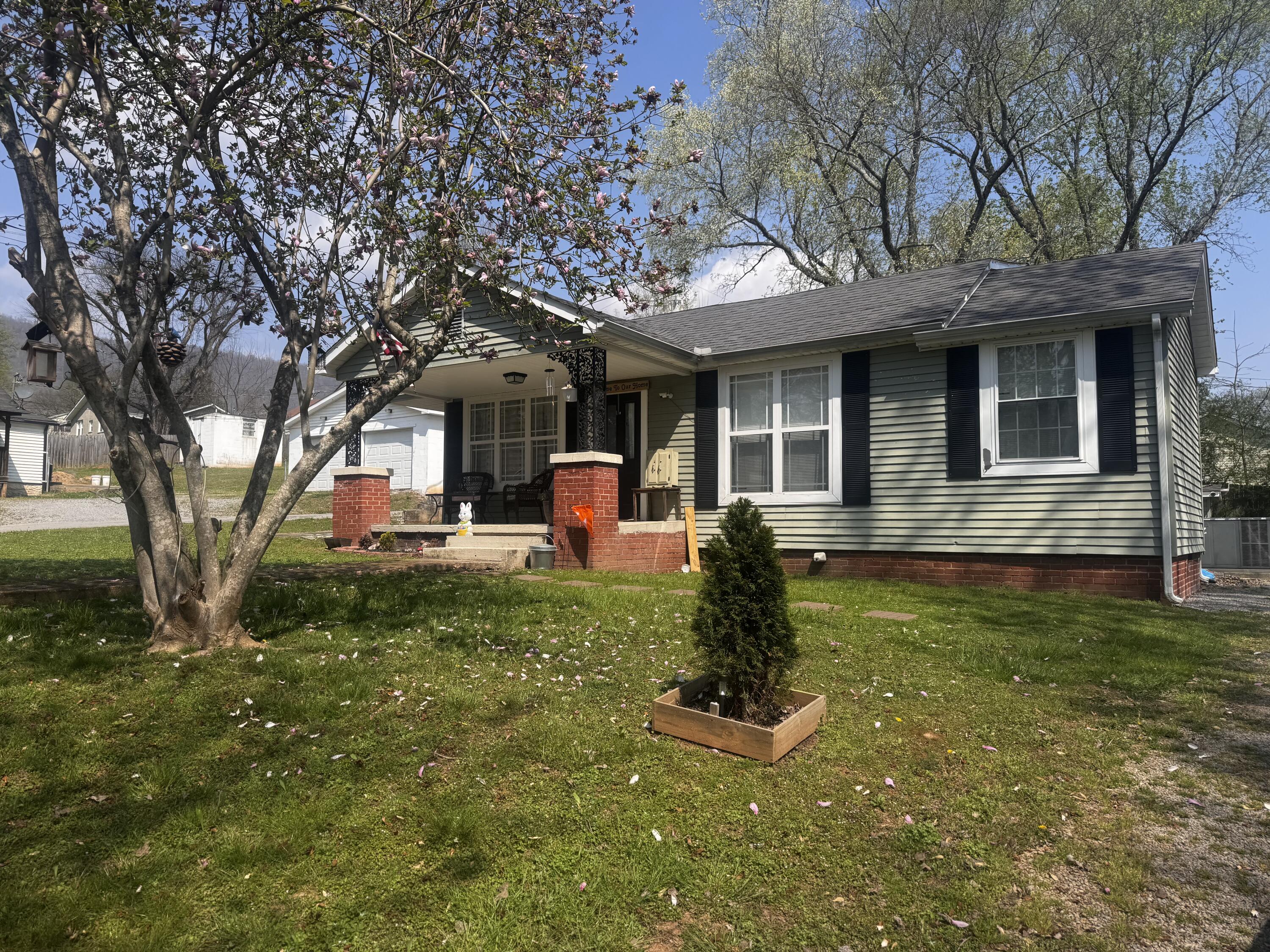 169 E Maryland Avenue