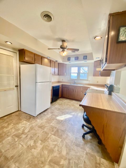 Tiny photo for 3412 Roberts Road, Chattanooga, TN 37416 (MLS # 1526563)