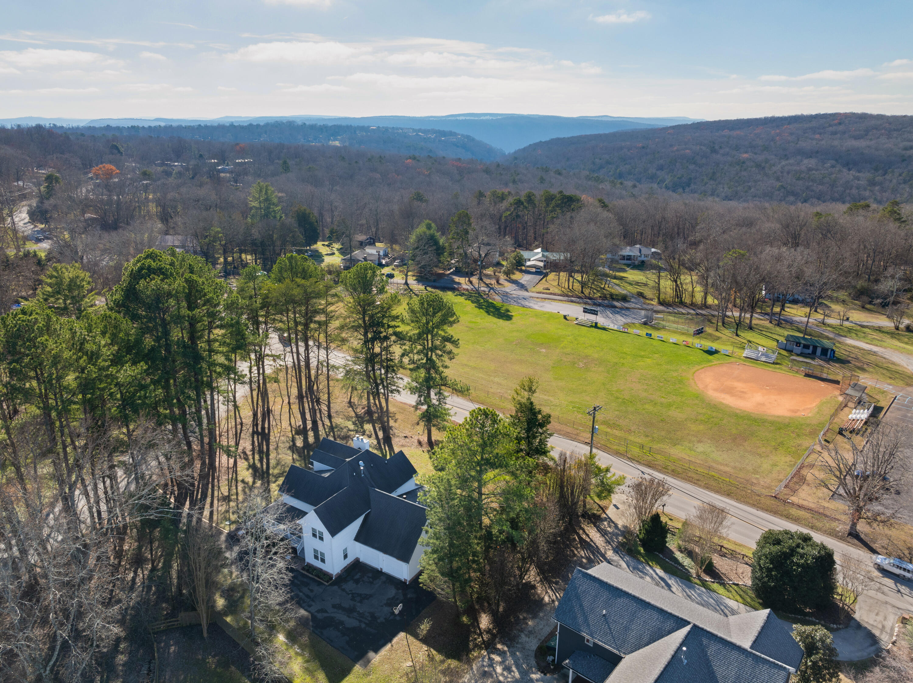 703 Hathaway Drive, Signal Mountain, Tennessee image 2