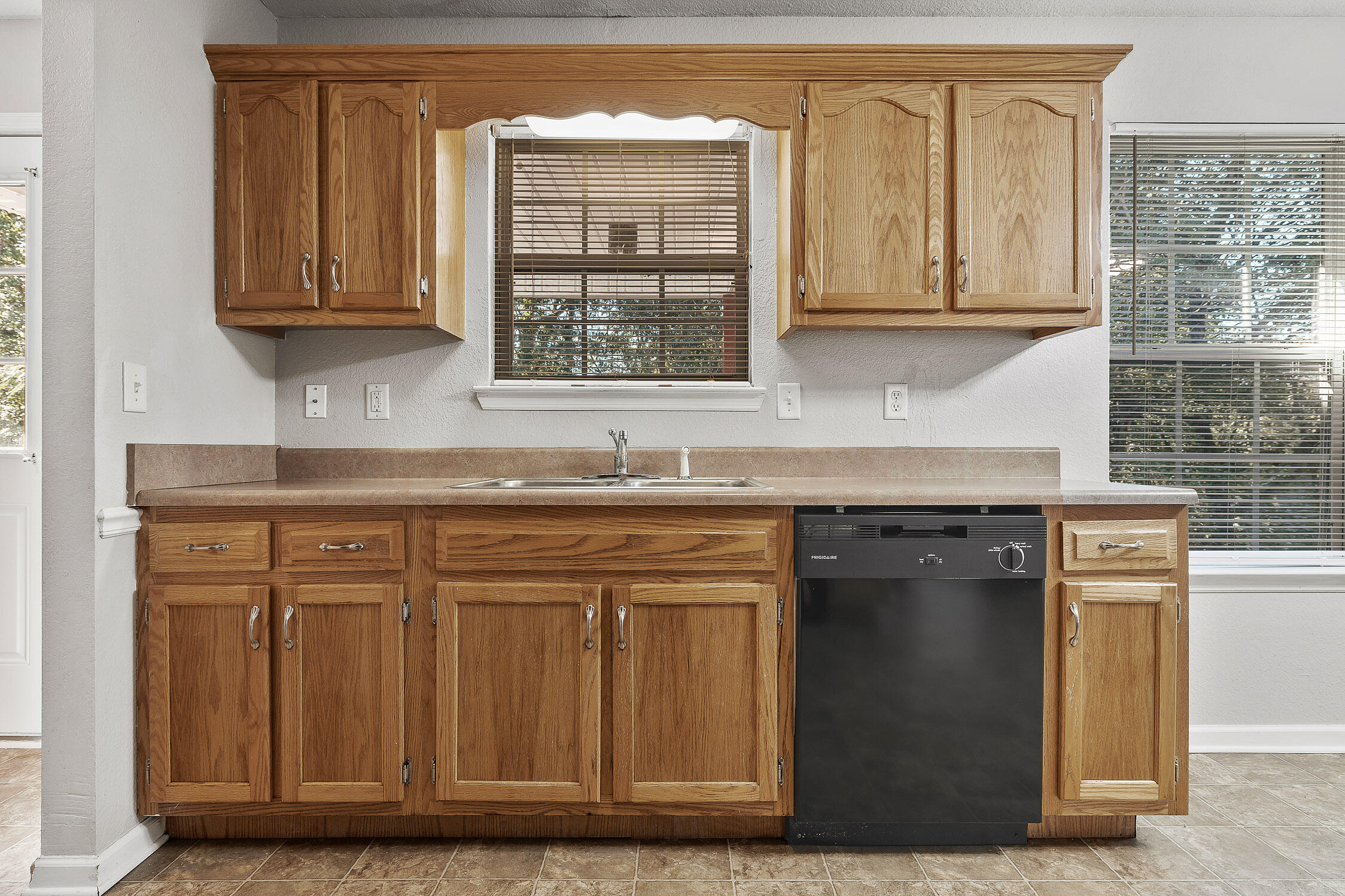 Chickamauga, Georgia 30707, United States, 3 Bedrooms Bedrooms, ,2 BathroomsBathrooms,Residential,Contingent,38007