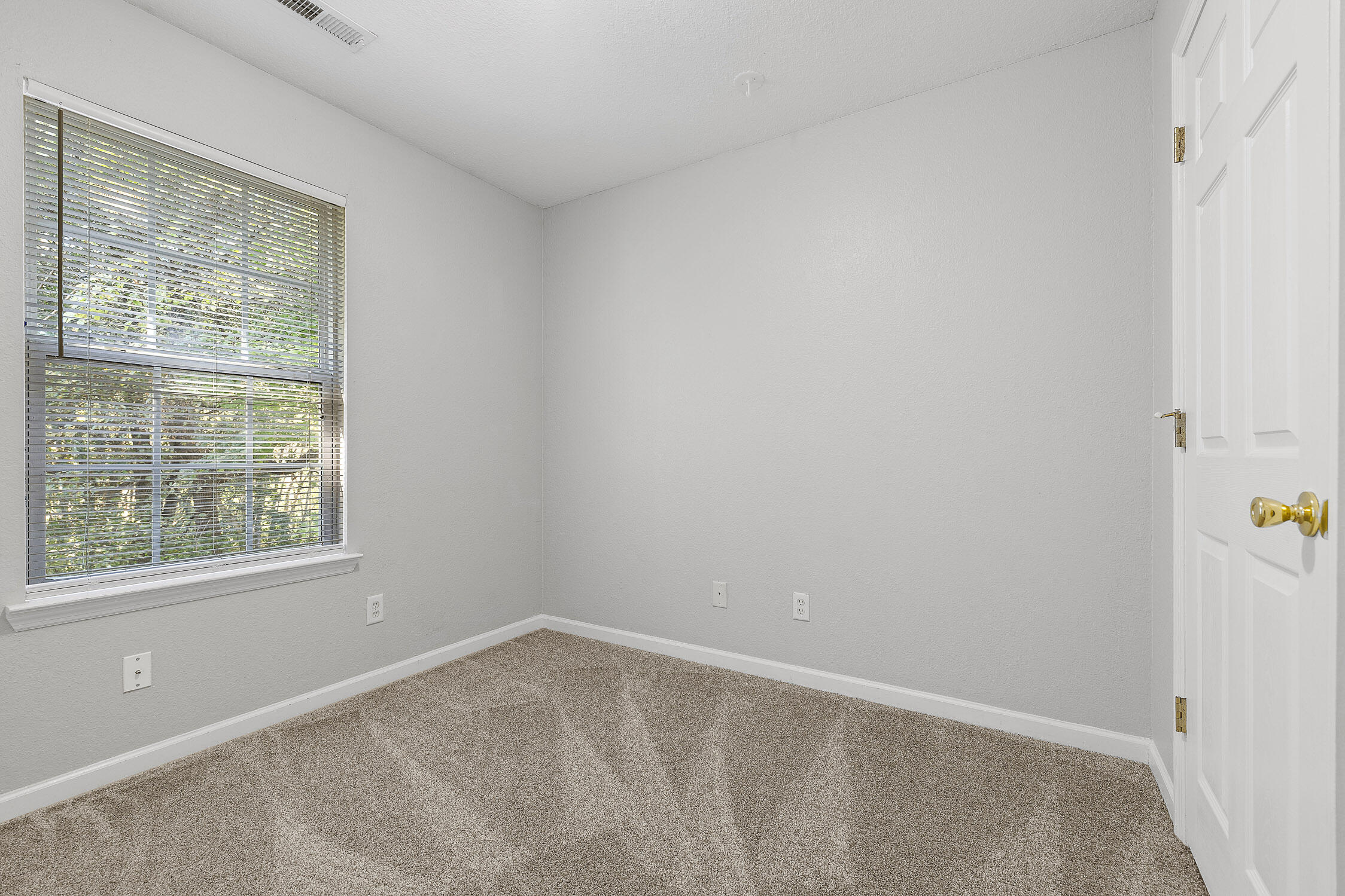 Chickamauga, Georgia 30707, United States, 3 Bedrooms Bedrooms, ,2 BathroomsBathrooms,Residential,Contingent,38007