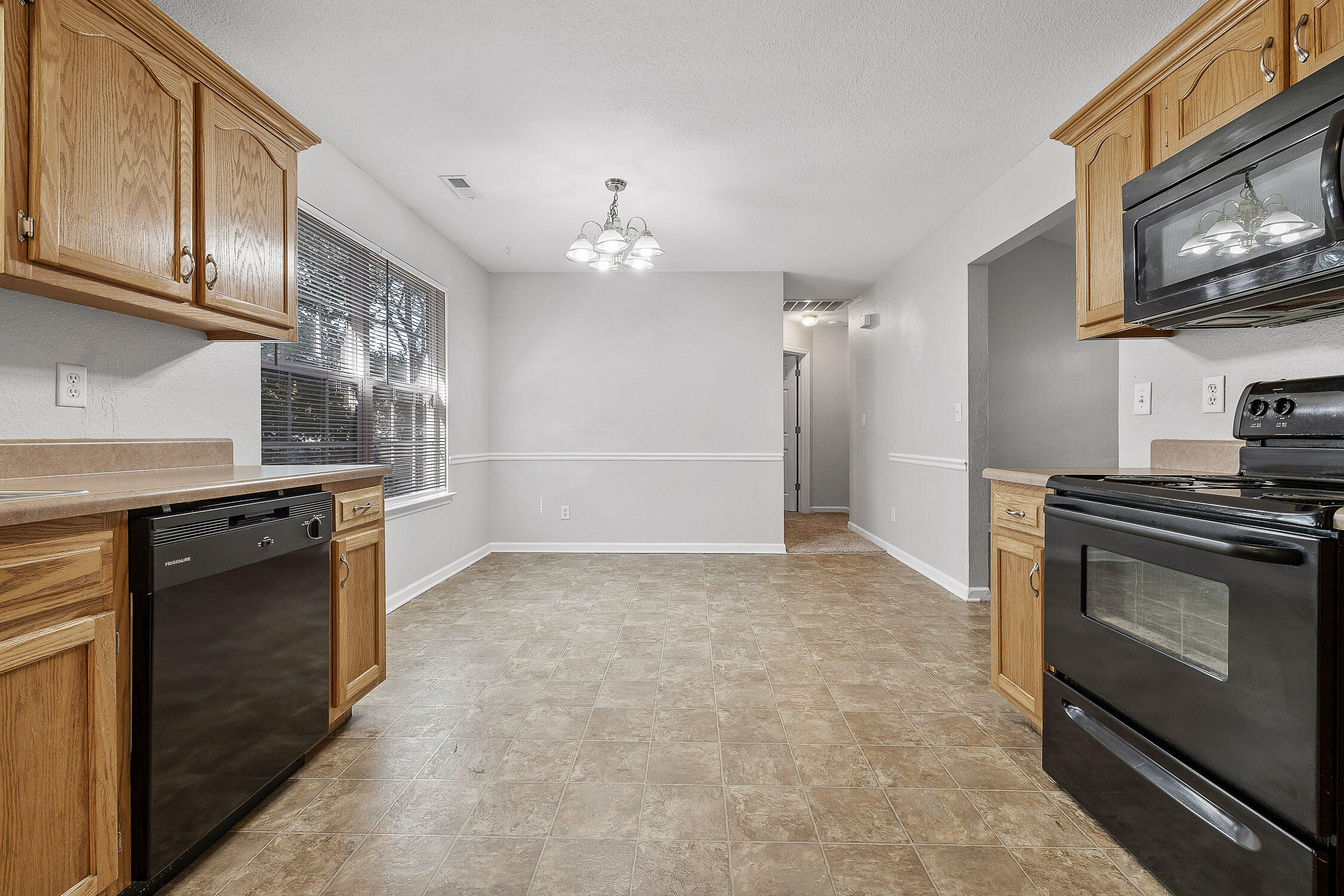 Chickamauga, Georgia 30707, United States, 3 Bedrooms Bedrooms, ,2 BathroomsBathrooms,Residential,Contingent,38007